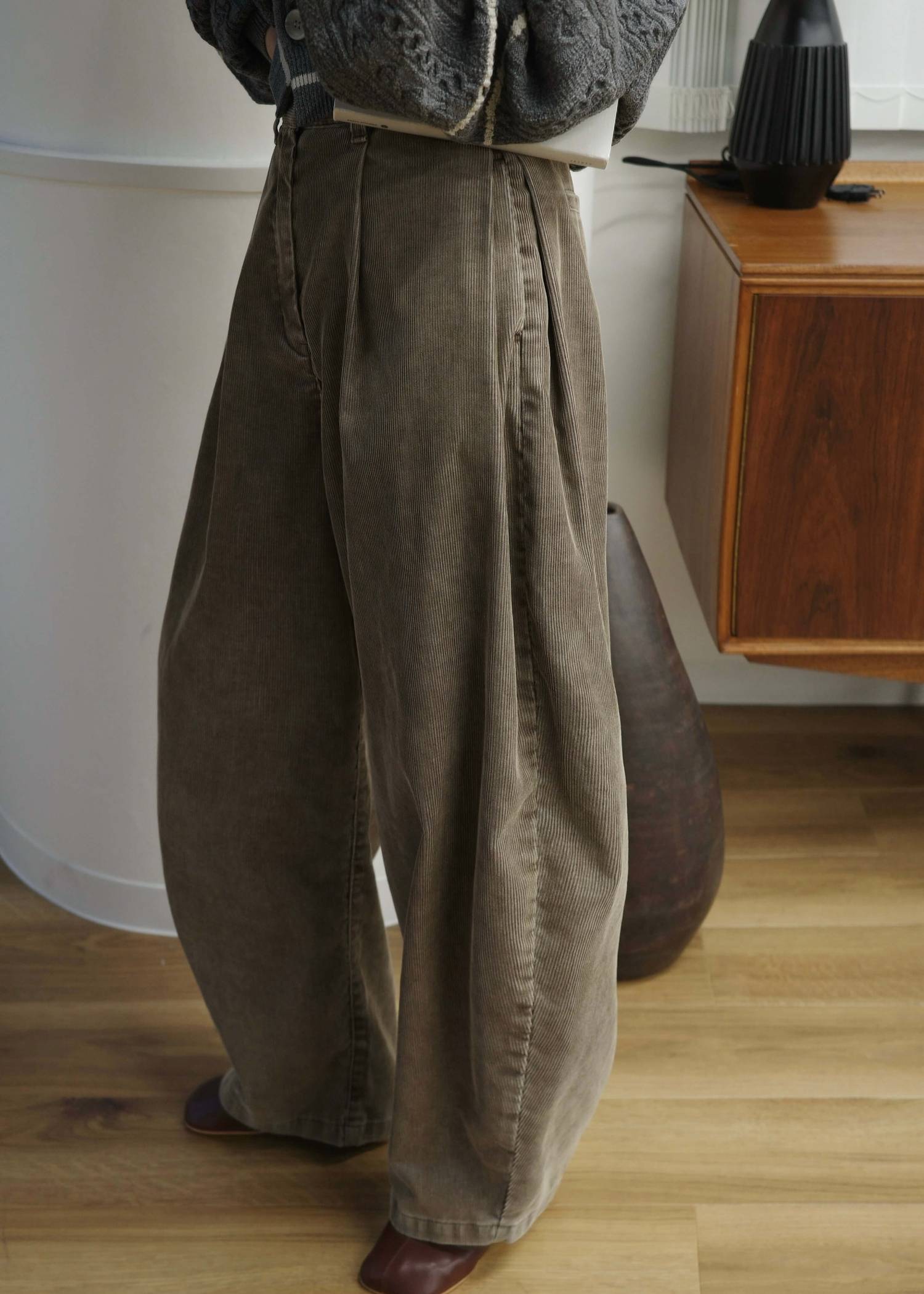 side tuck chemical wash corduroy curve PT