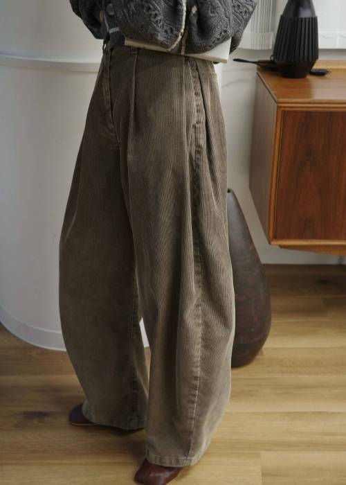side tuck chemical wash corduroy curve PT