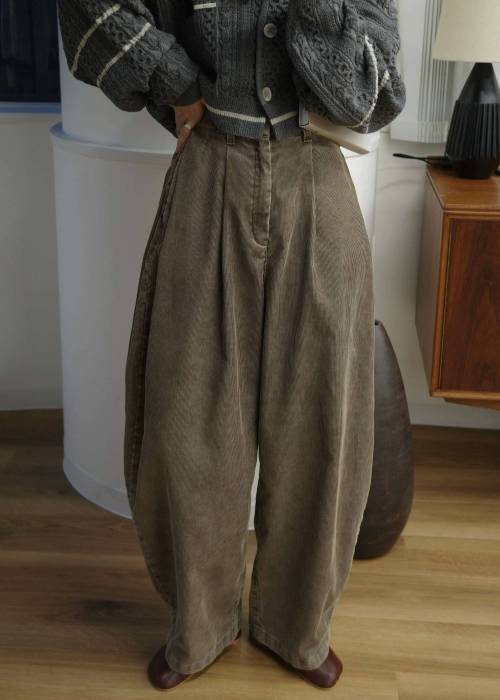side tuck chemical wash corduroy curve PT