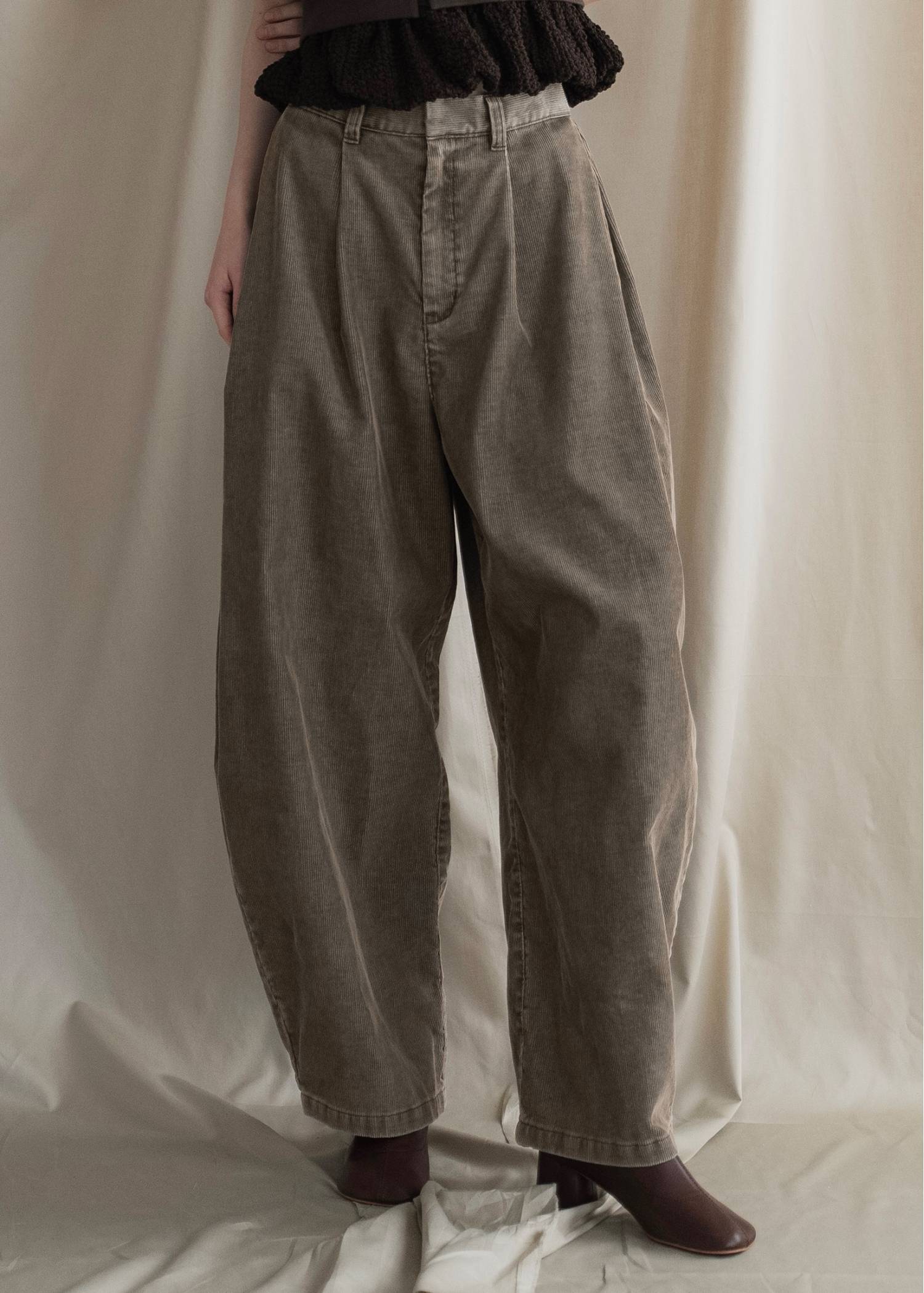 side tuck chemical wash corduroy curve PT