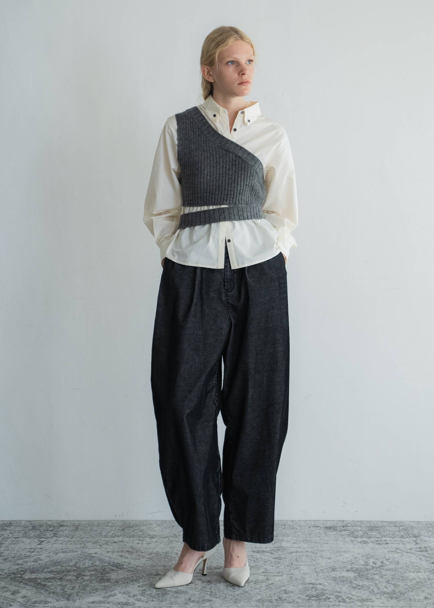 side tuck chemical wash corduroy curve PT