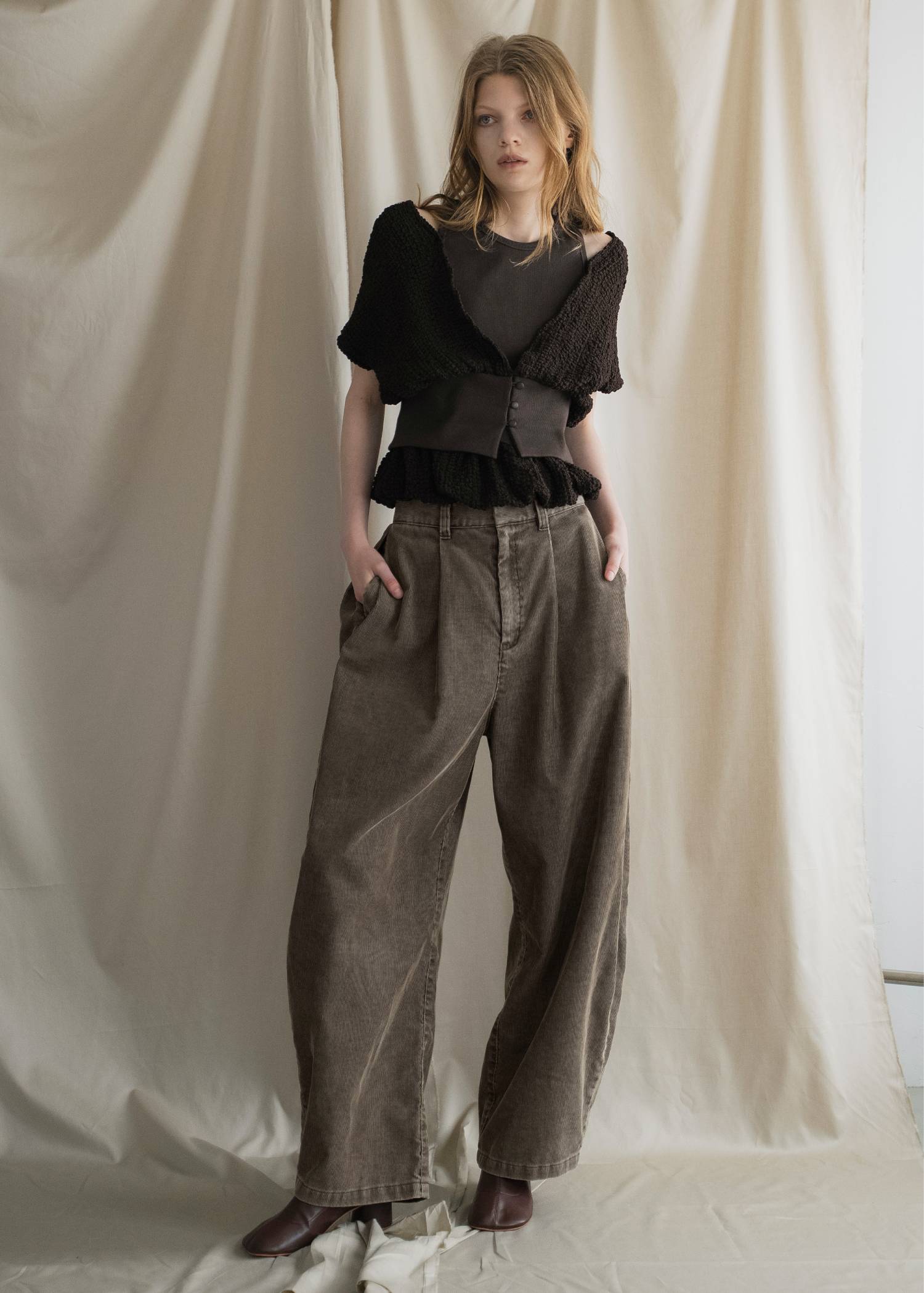 side tuck chemical wash corduroy curve PT