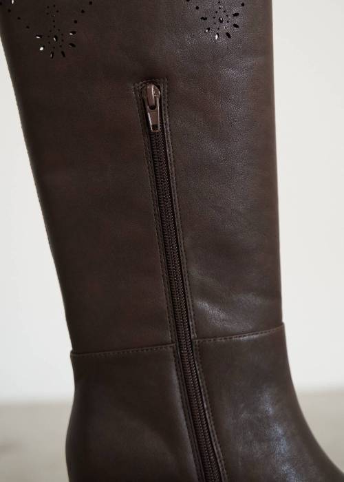 punching scallop design boots