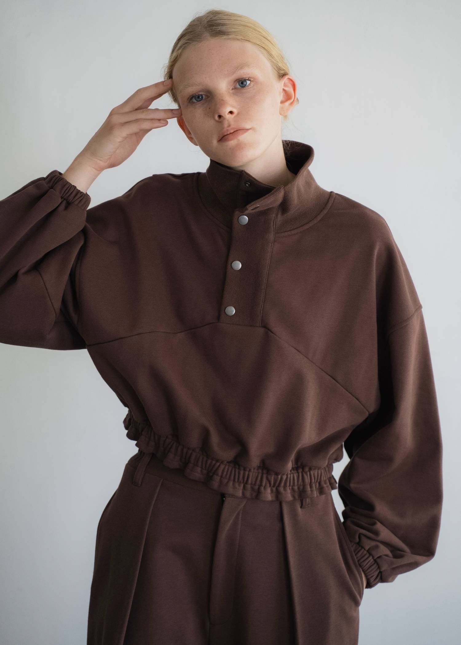 half button cropped stand collar sweat tops