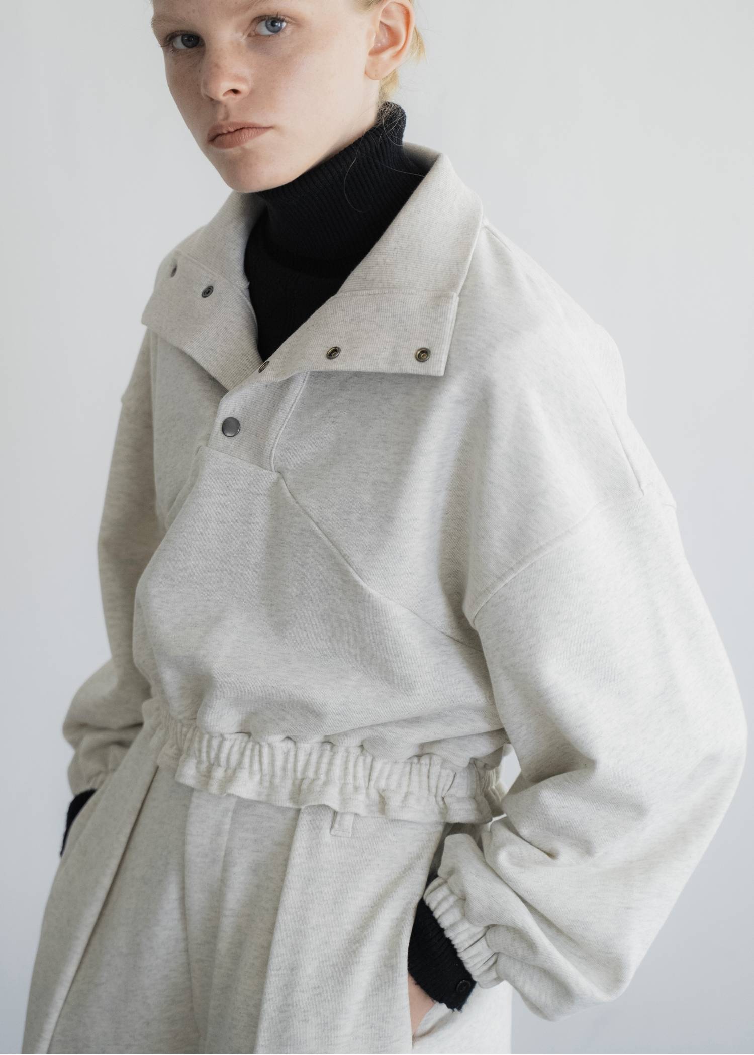half button cropped stand collar sweat tops