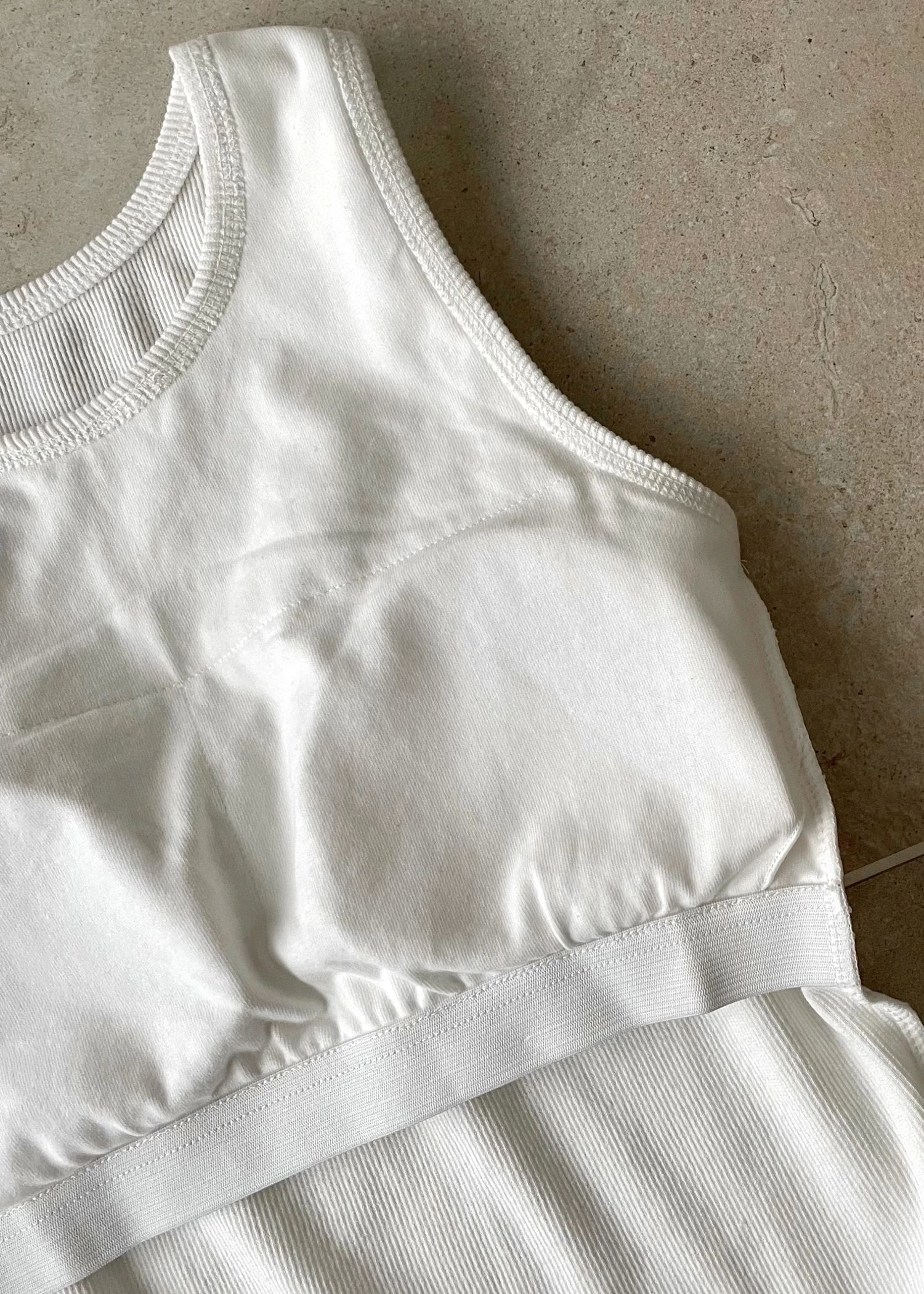 basic crew neck cup rib tank