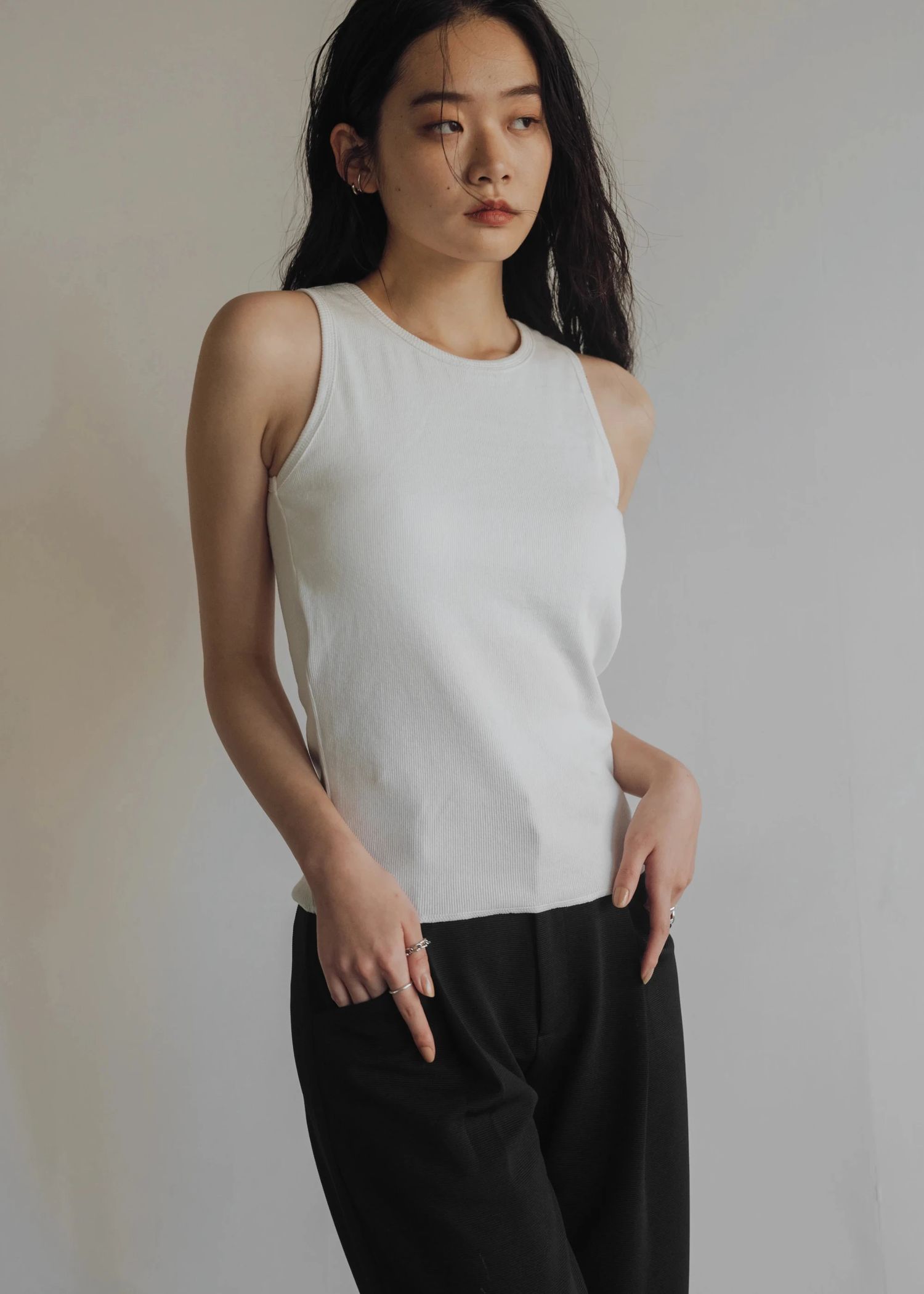 basic crew neck cup rib tank