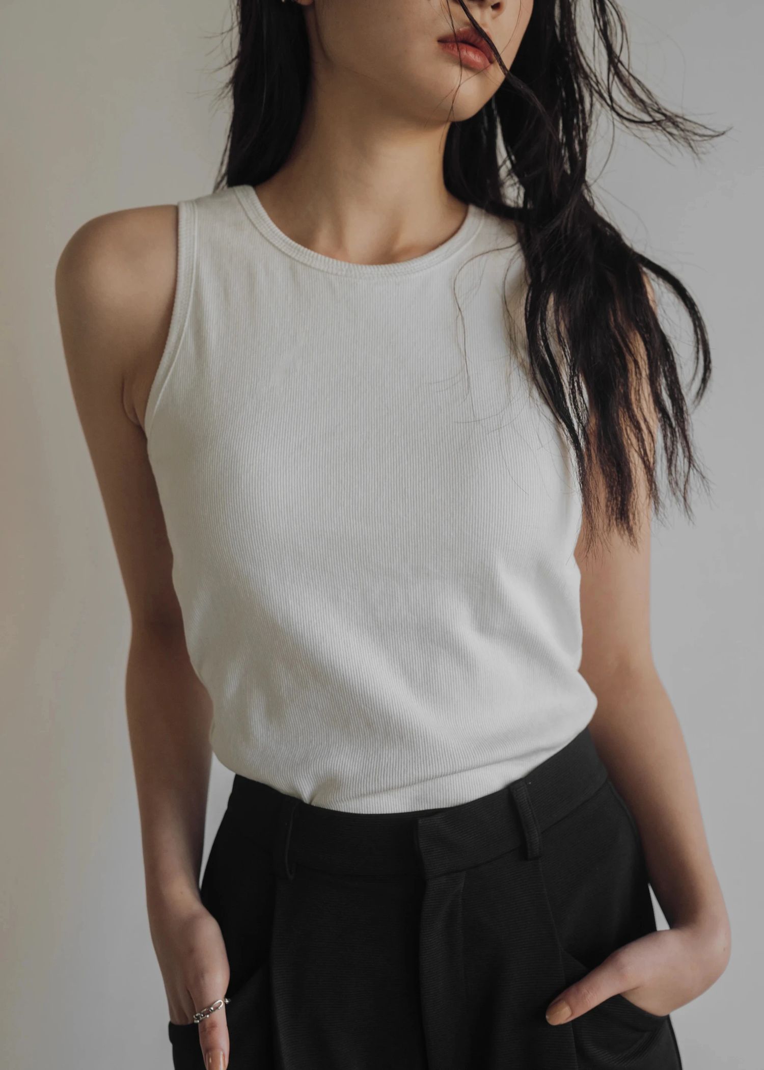 basic crew neck cup rib tank
