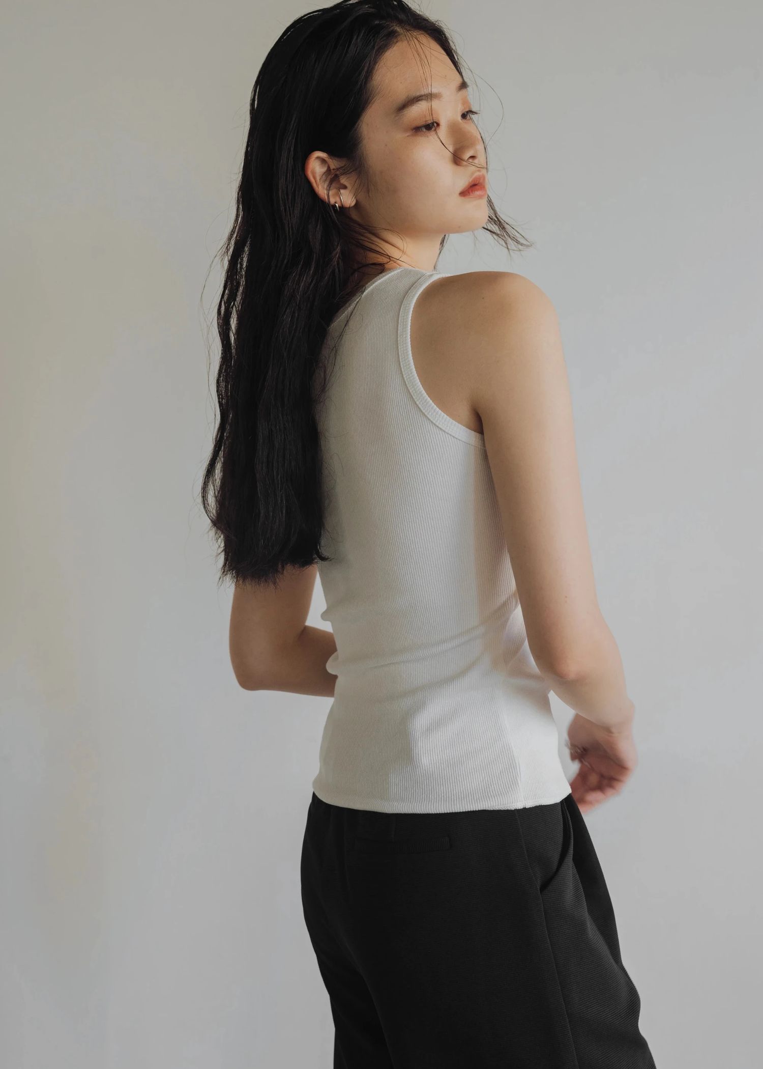 basic crew neck cup rib tank