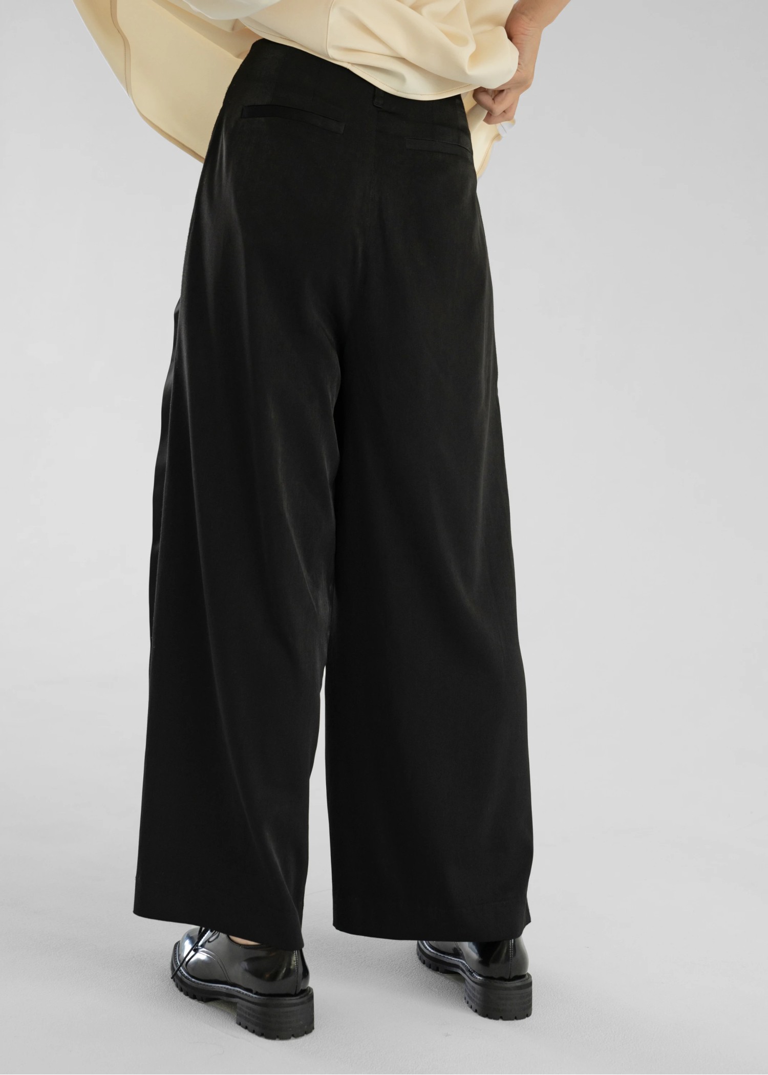 side flutter mat satin wide PT