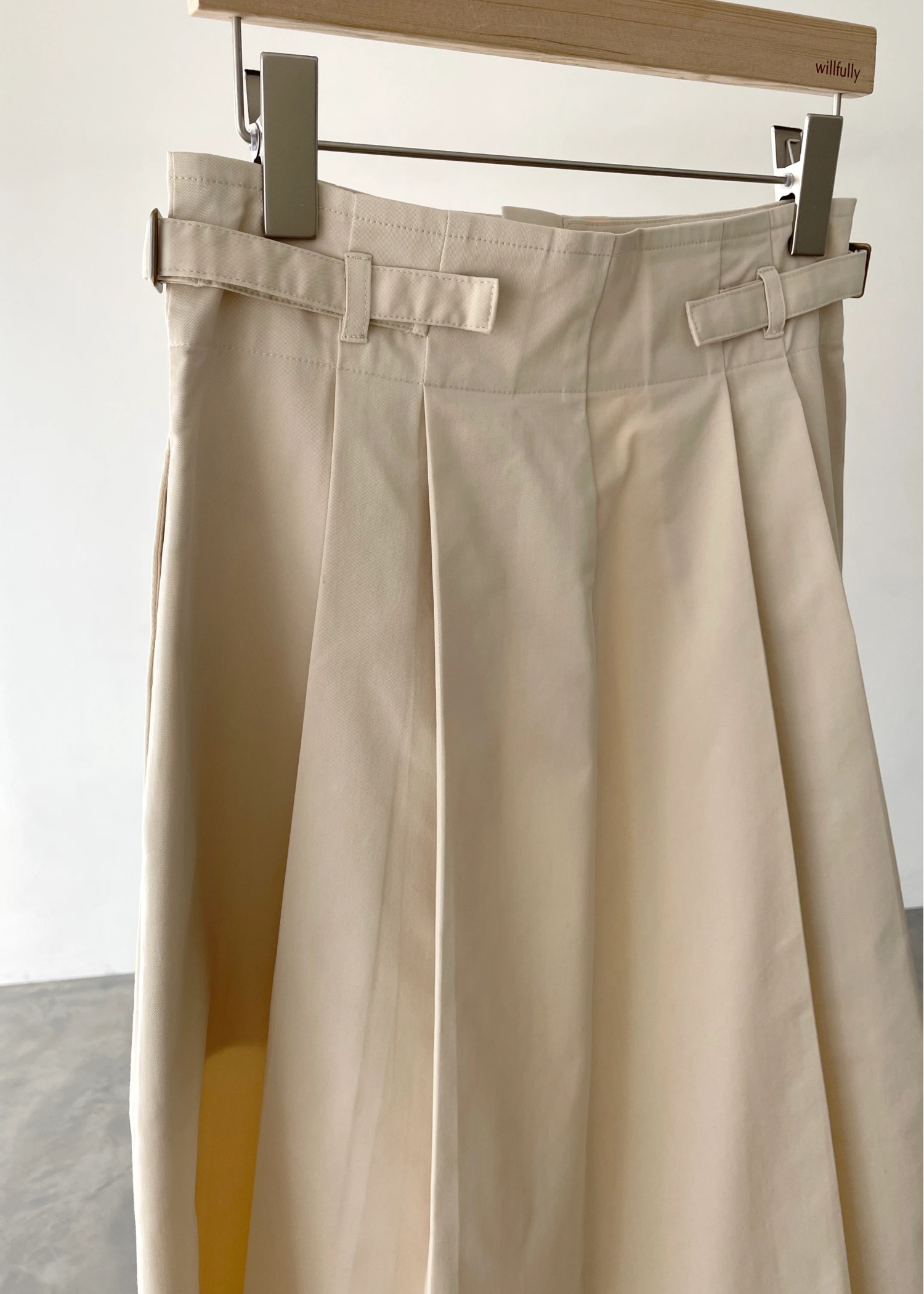 side belt deep tuck a line SK