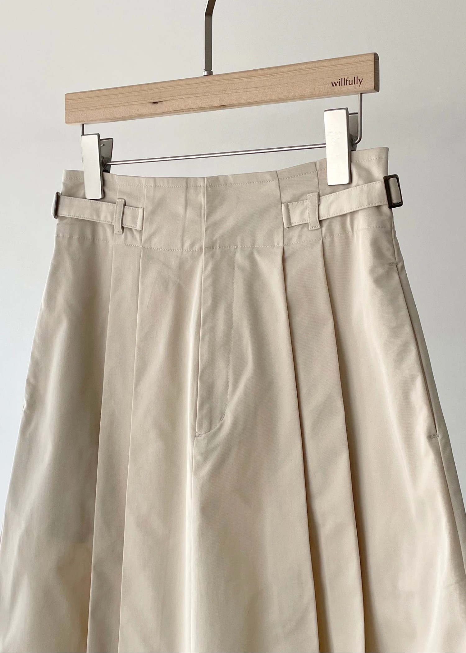 side belt deep tuck a line SK