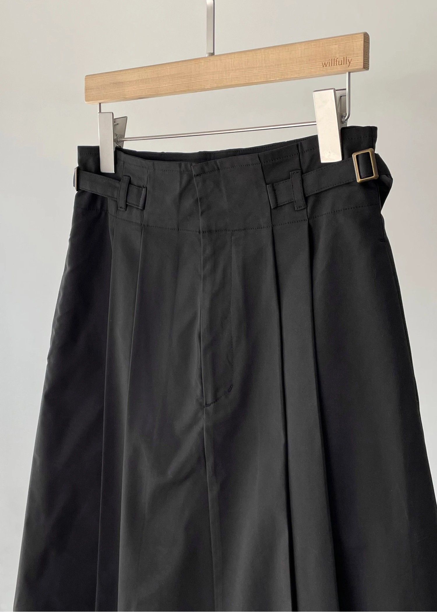 side belt deep tuck a line SK