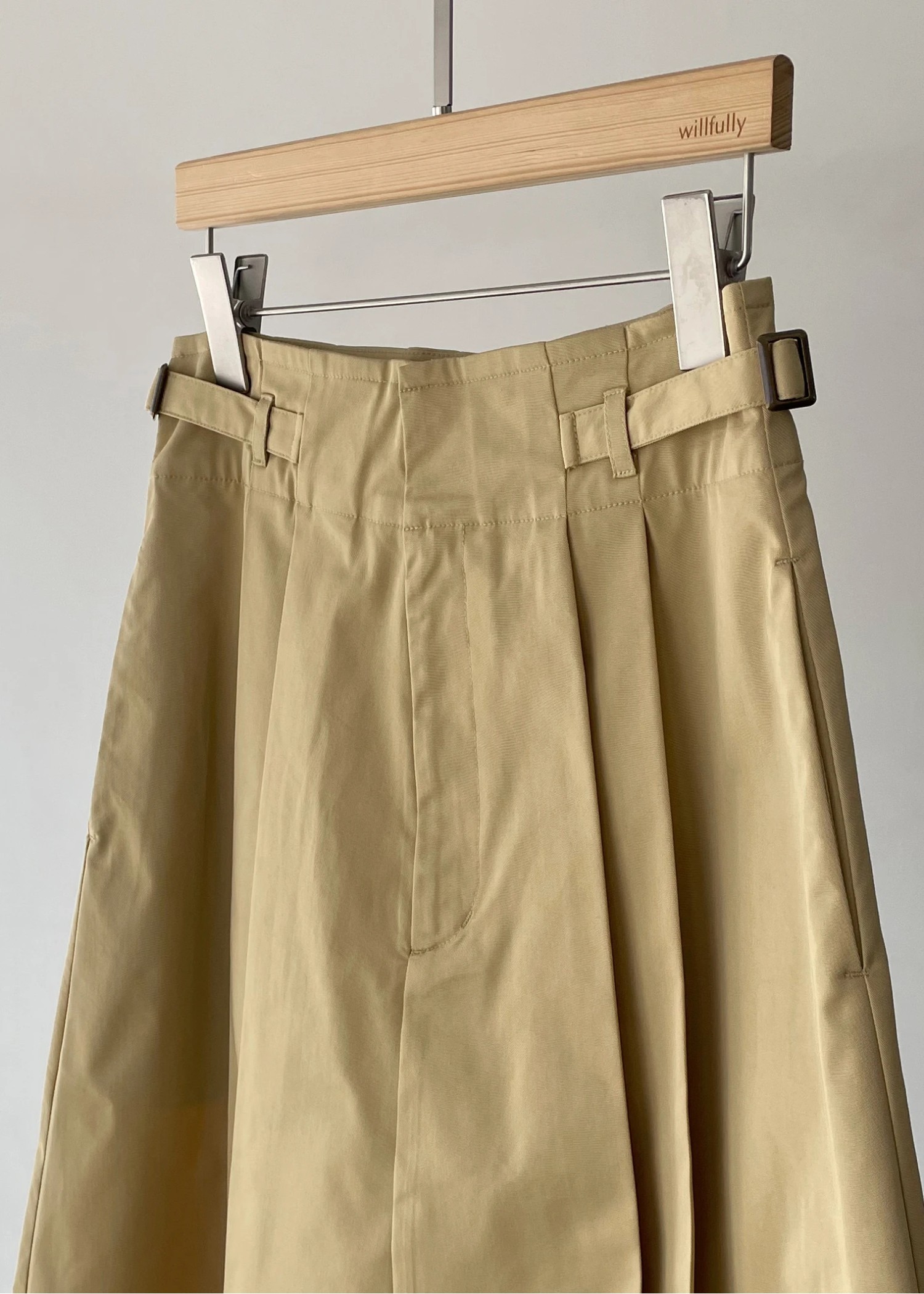 side belt deep tuck a line SK