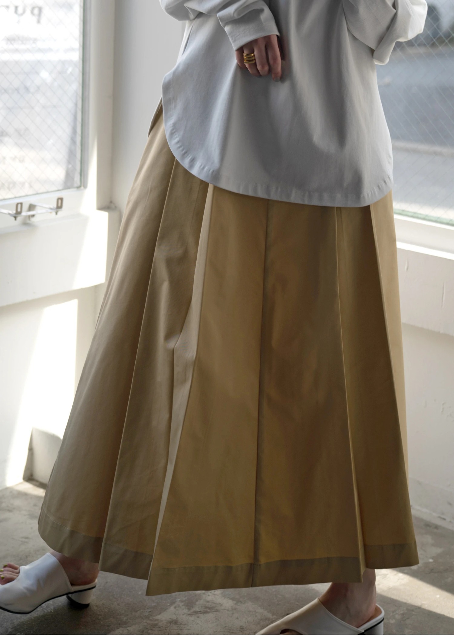 side belt deep tuck a line SK