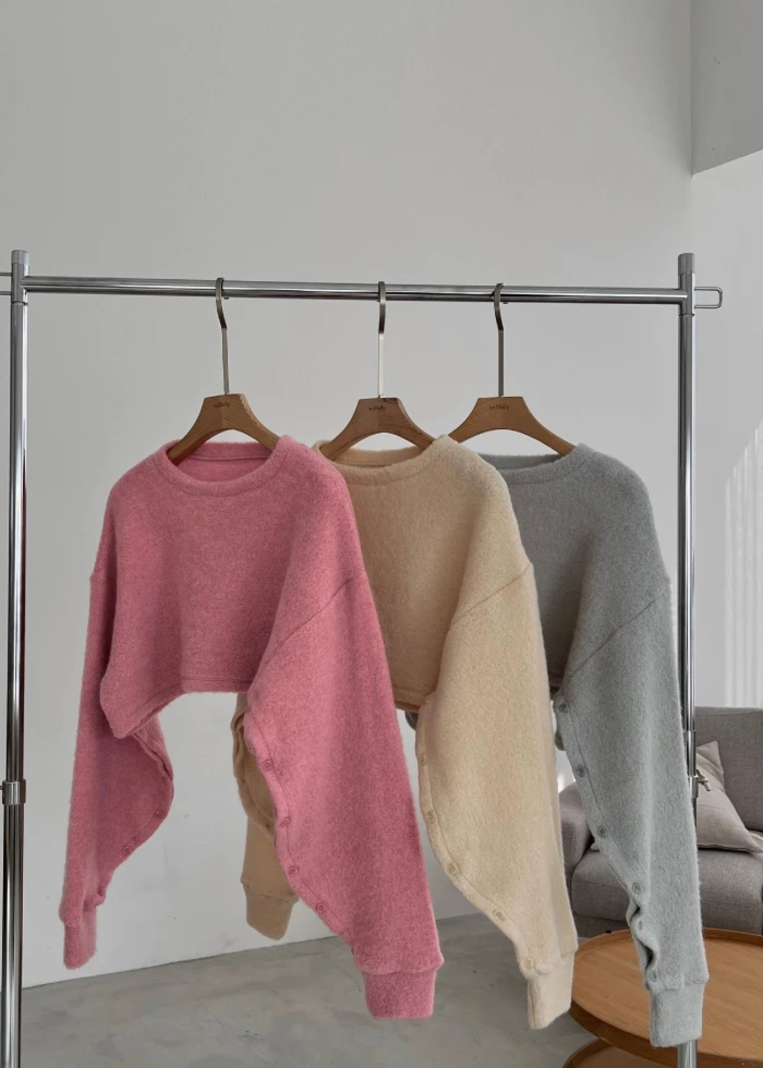 boucle slit sleeve cropped tops