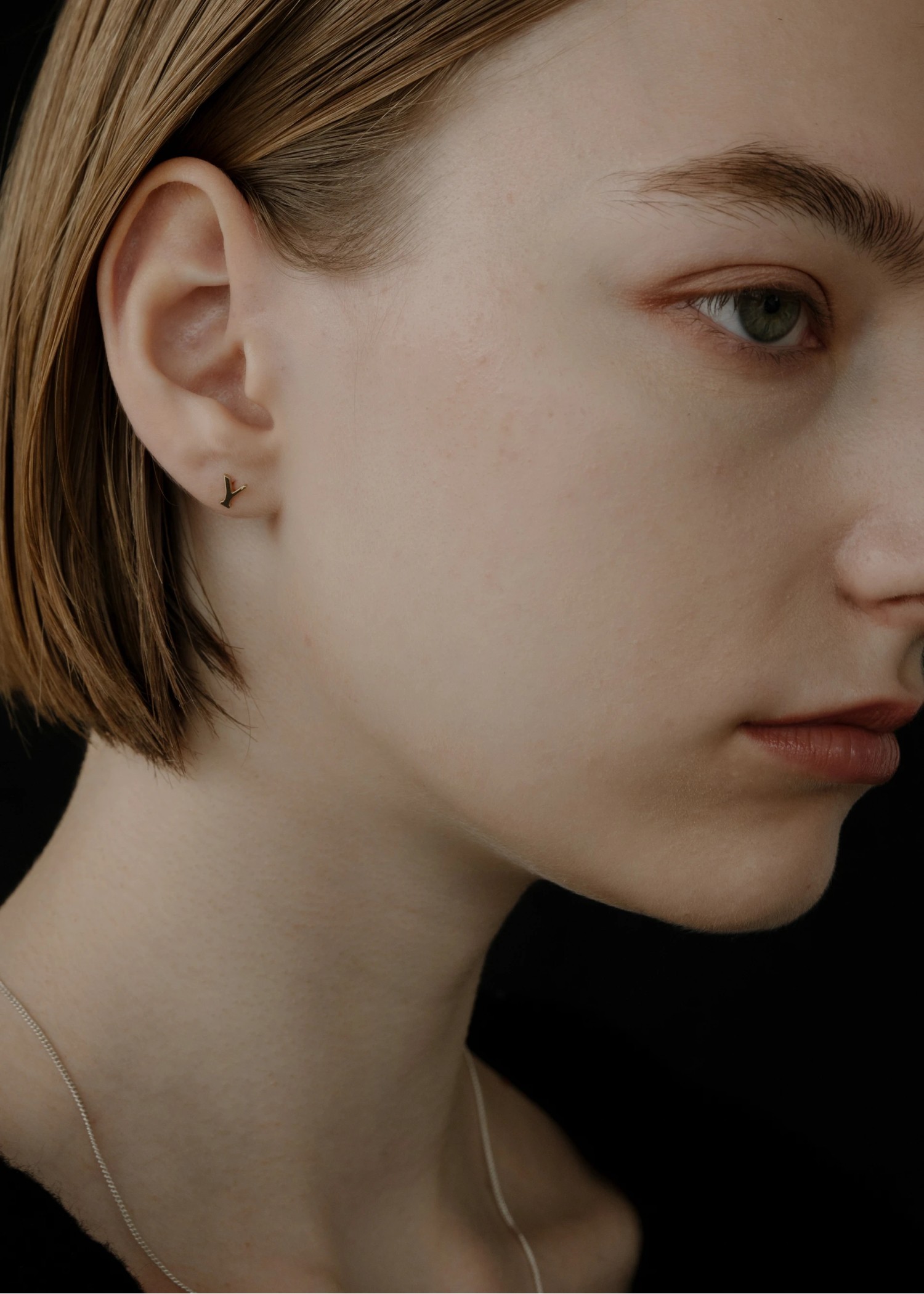 tiny bit initial motif pierce