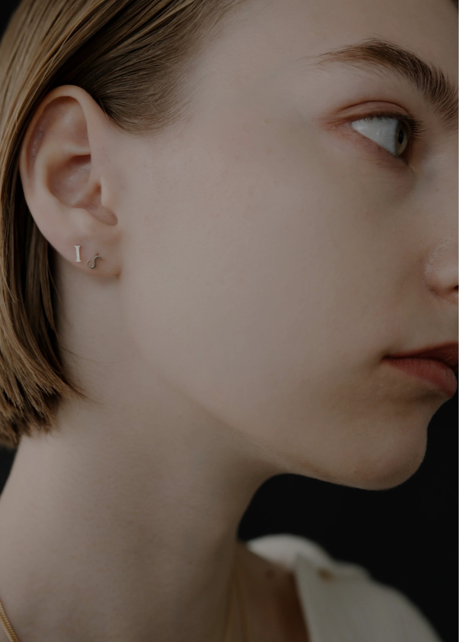 tiny bit initial motif pierce