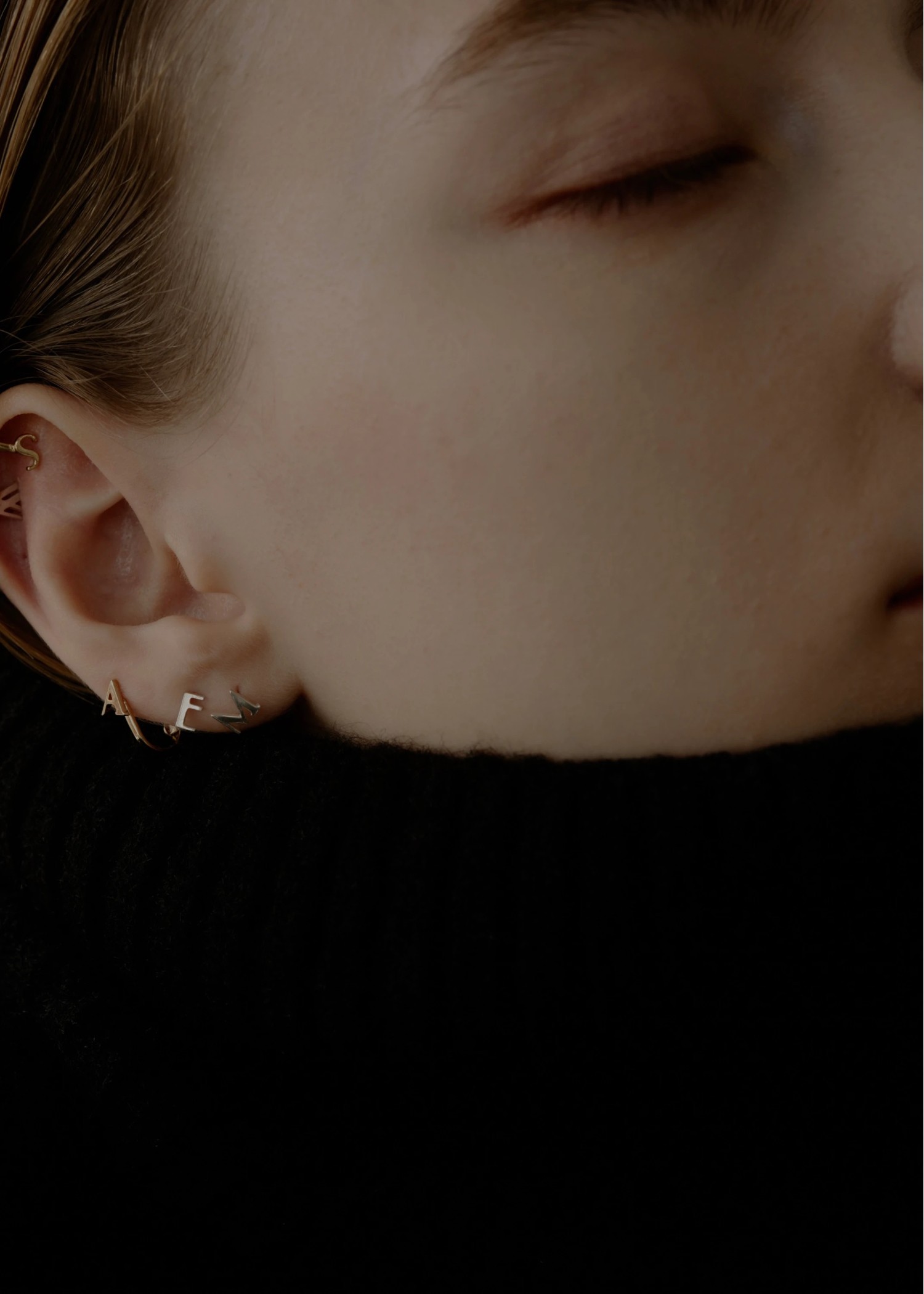 tiny bit initial motif pierce