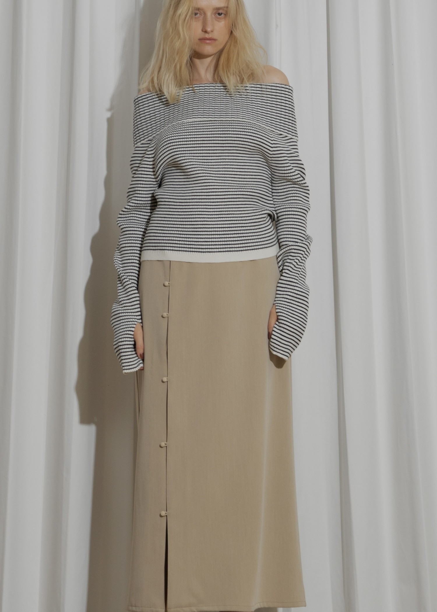 one side pleats peep through SK