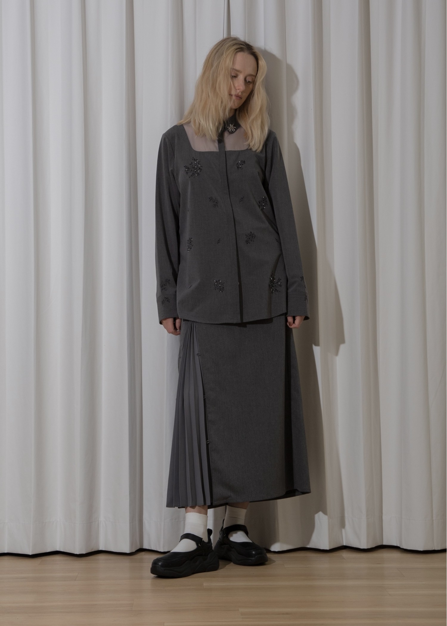 one side pleats peep through SK