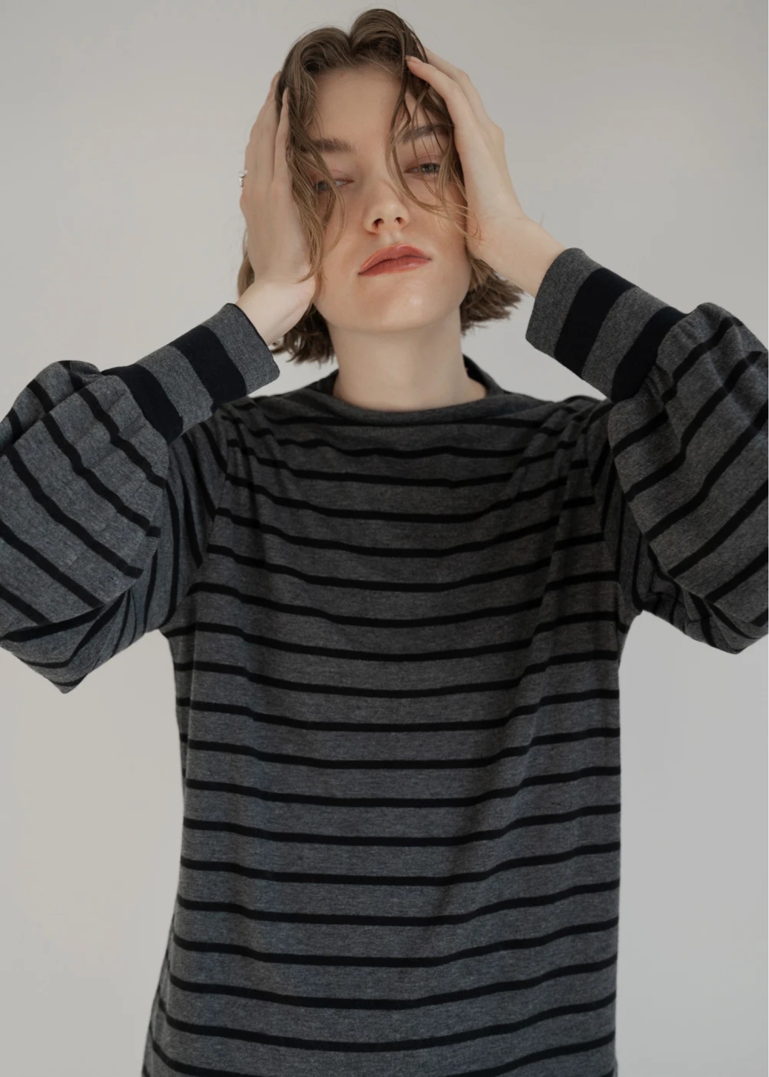 collar border bottle neck tops