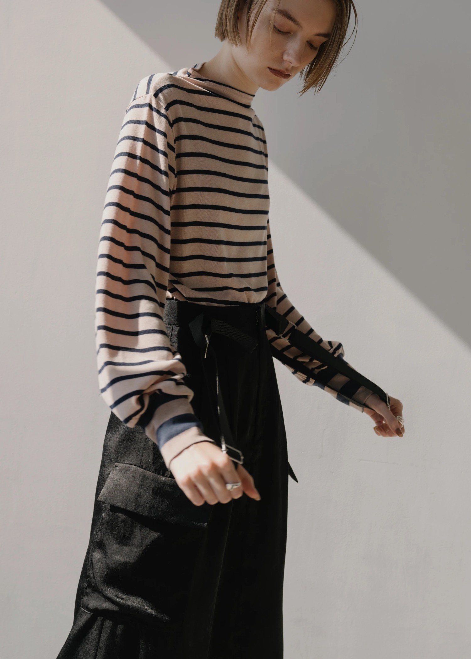 collar border bottle neck tops