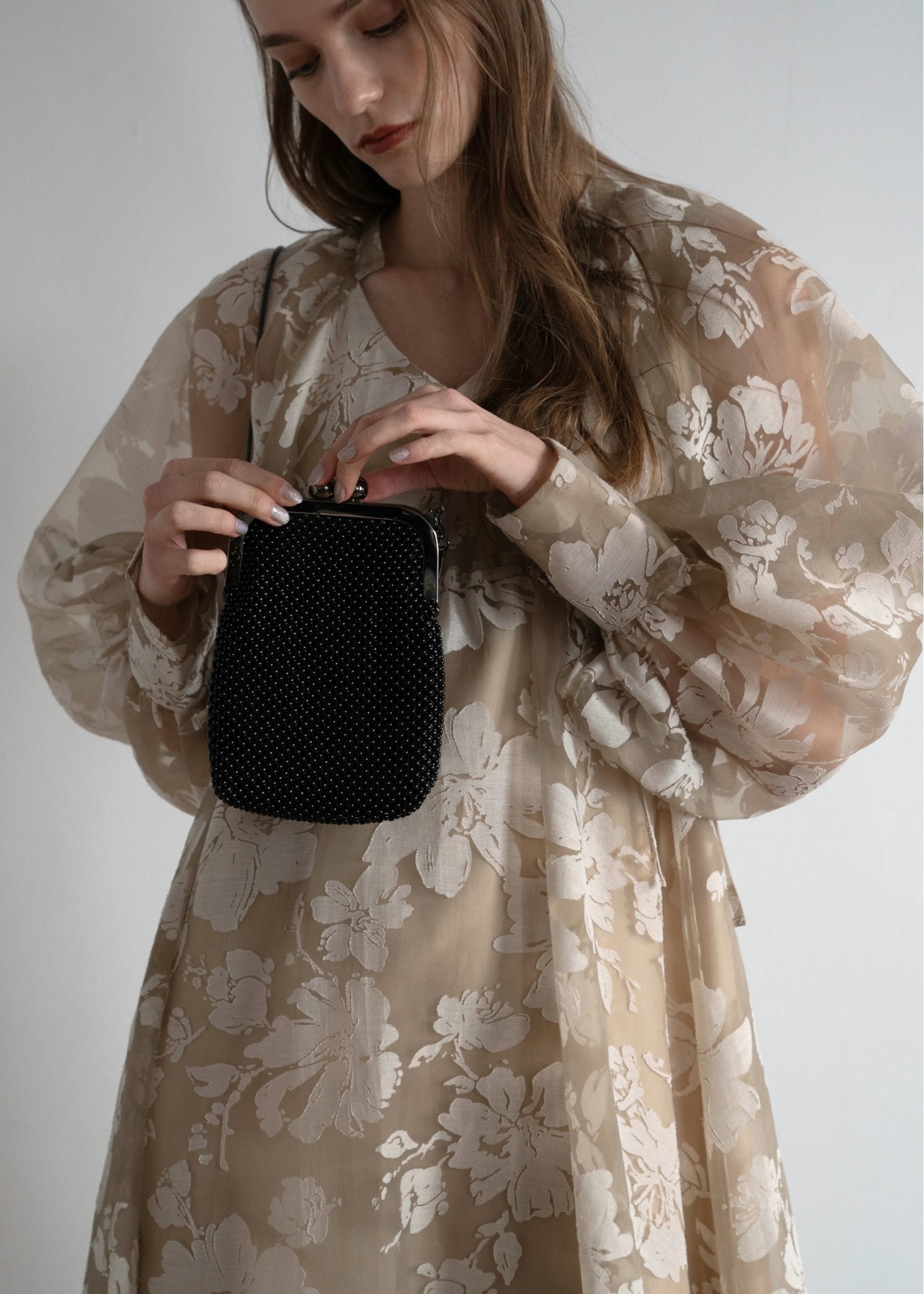 metallic clasp chain bag