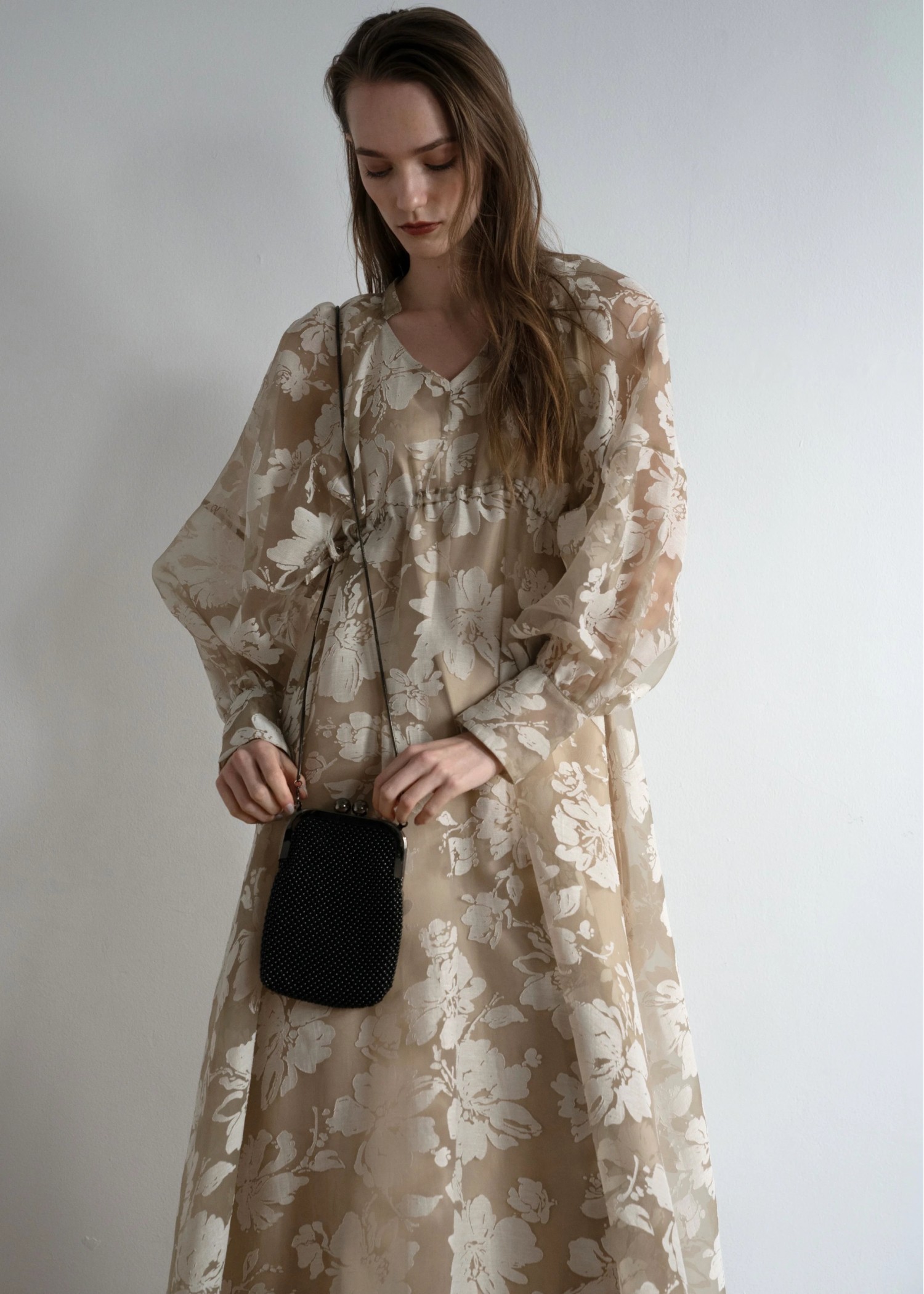 metallic clasp chain bag