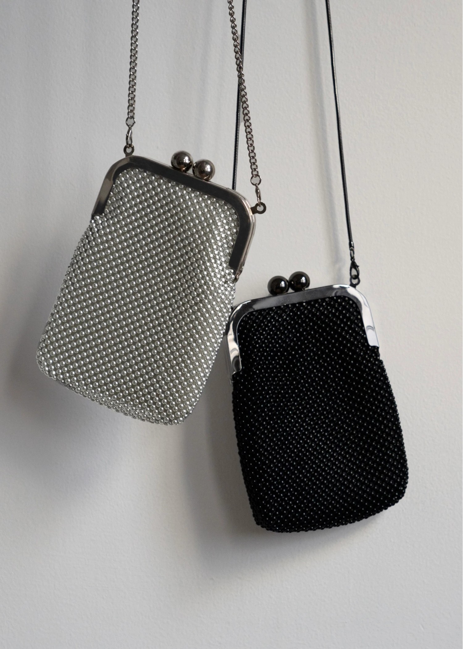 metallic clasp chain bag