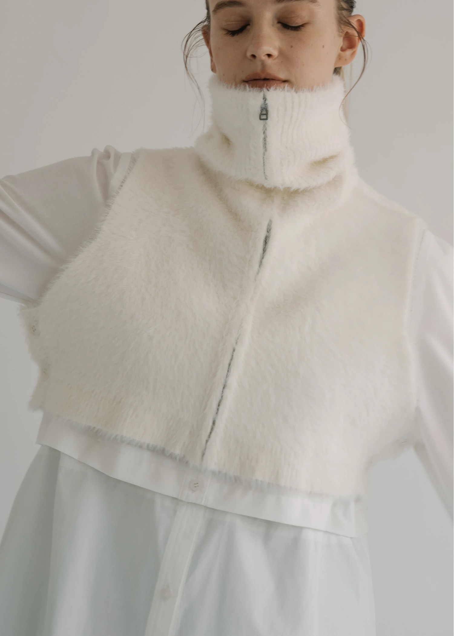 side open shaggy zip cropped knit vest