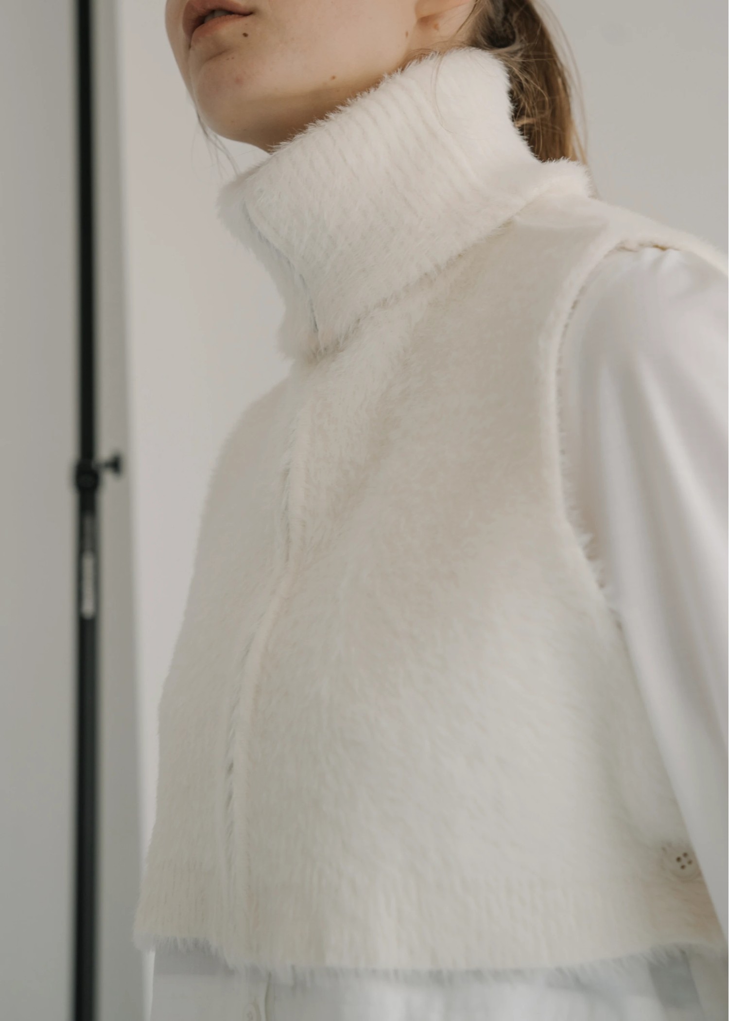 side open shaggy zip cropped knit vest