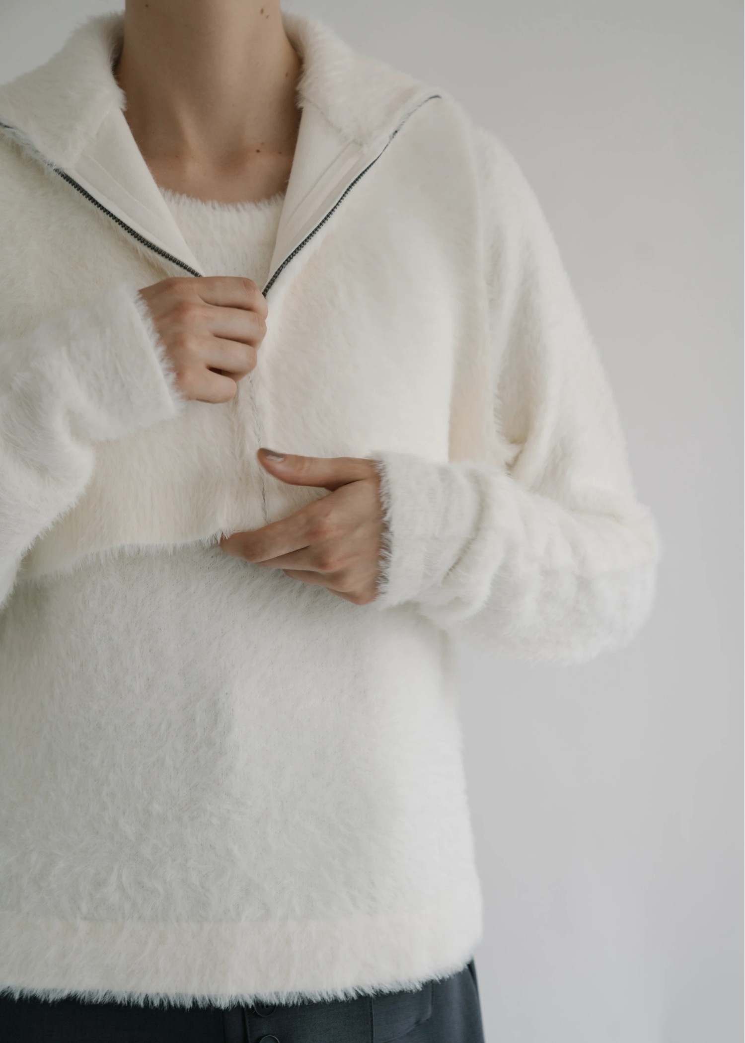 side open shaggy zip cropped knit vest