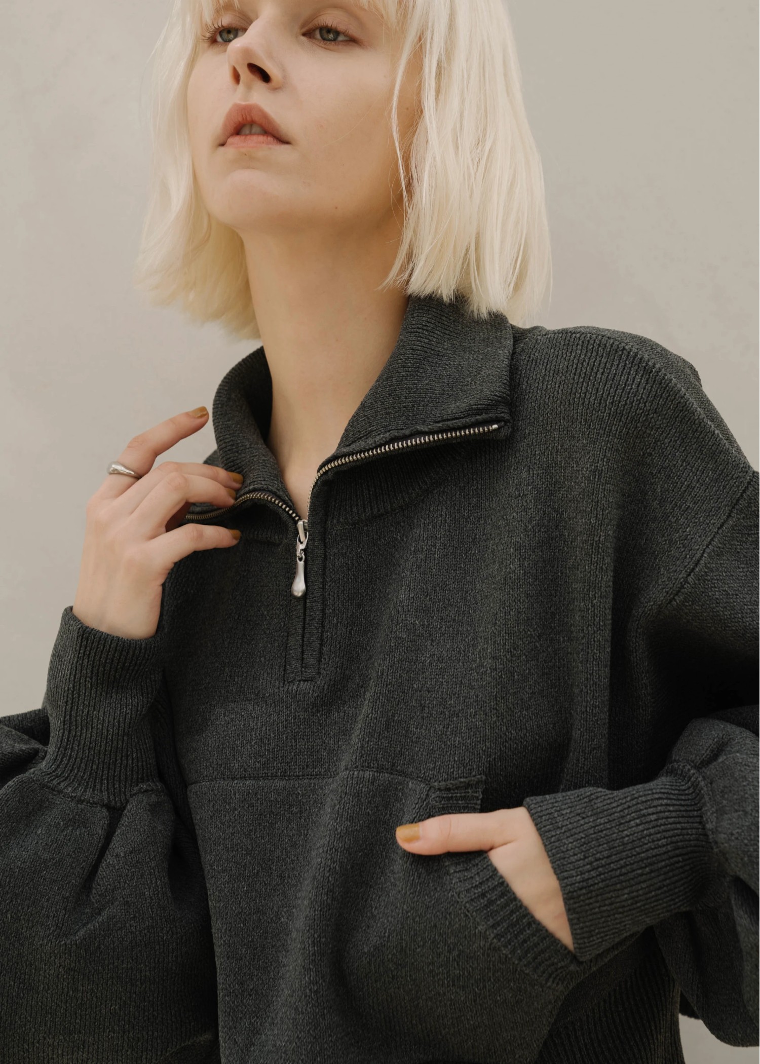 selectable aerial muff pocket half zip knit