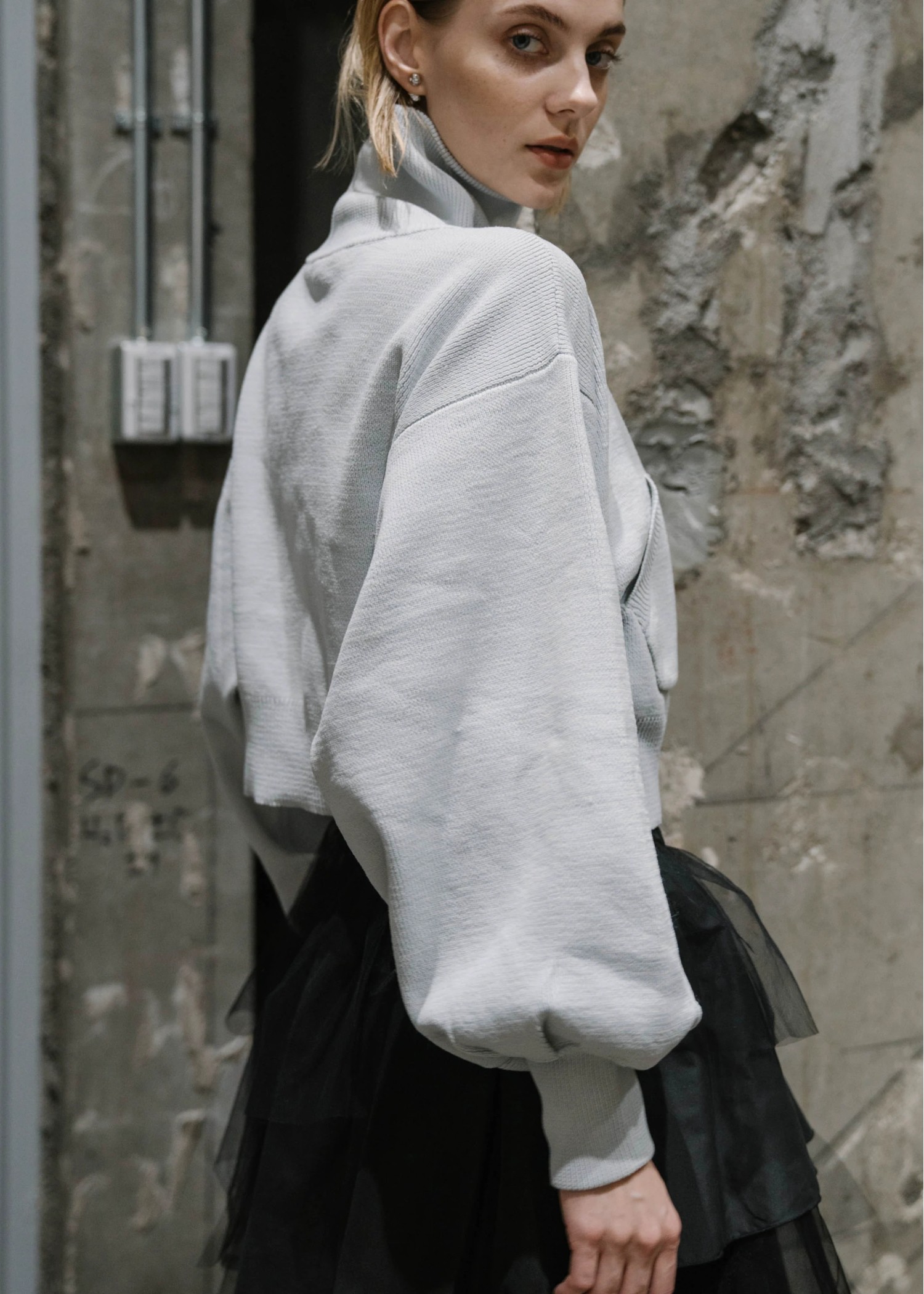 selectable aerial muff pocket half zip knit