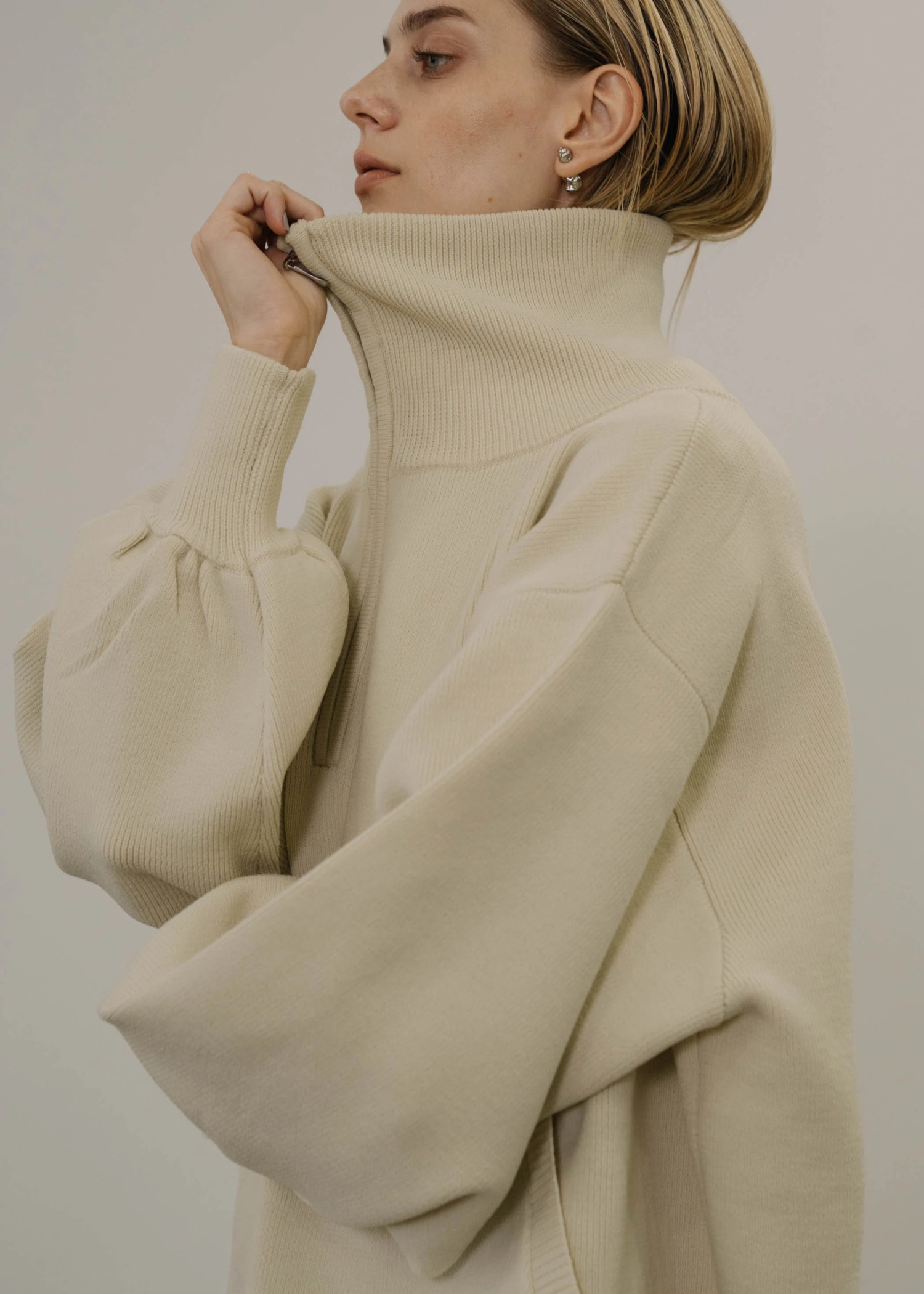 selectable aerial muff pocket half zip knit