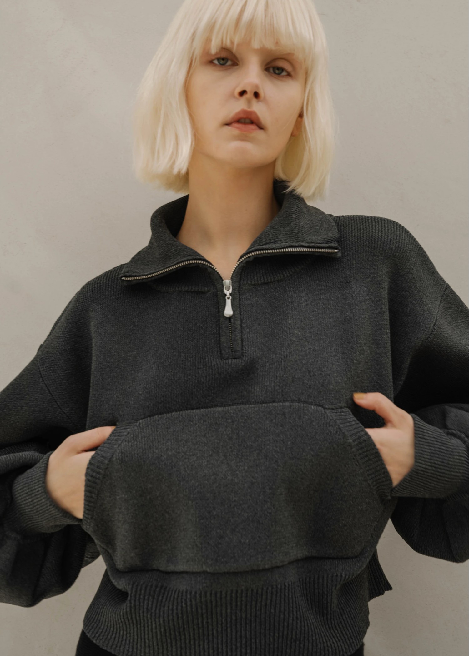 selectable aerial muff pocket half zip knit