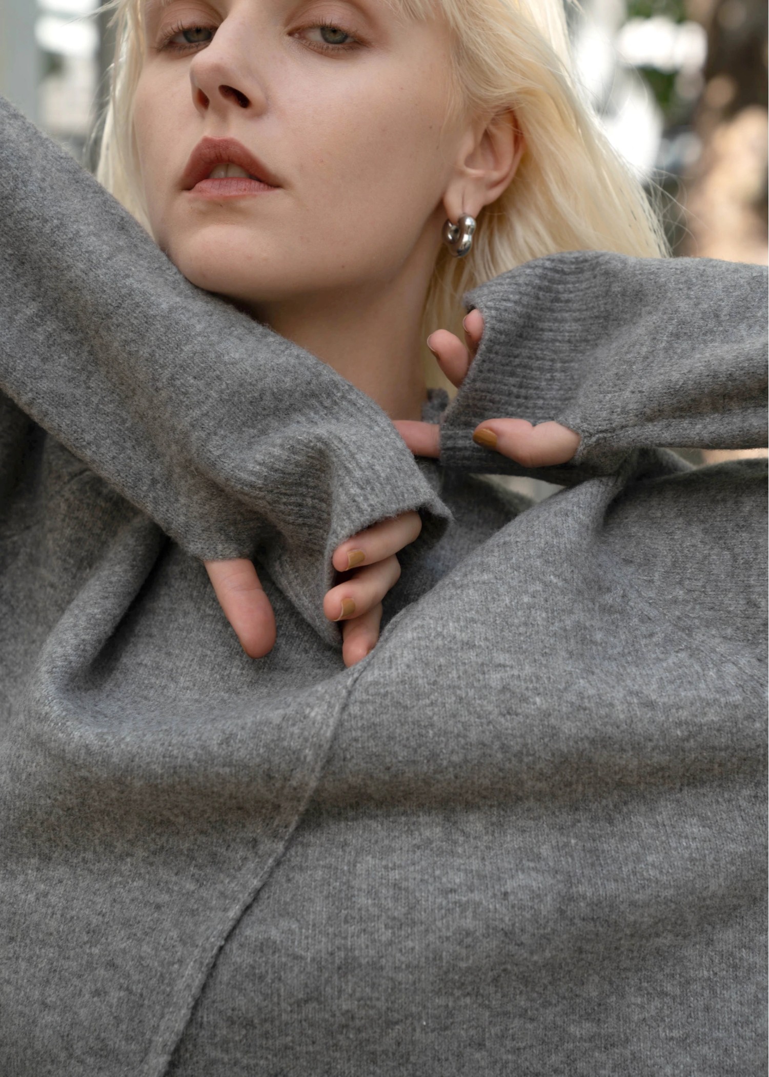 asymmetry finger hole knit