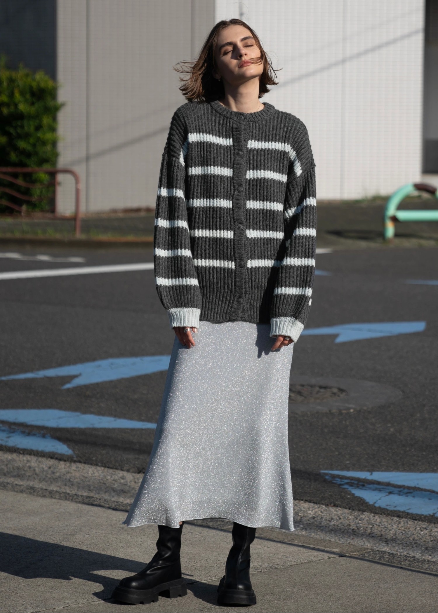 side button over size border knit