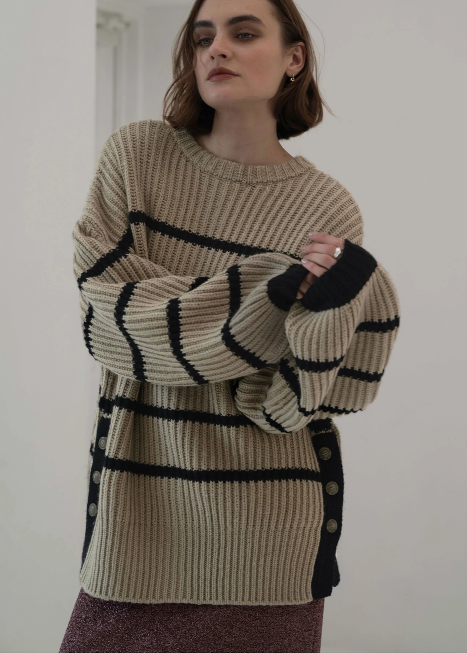 side button over size border knit