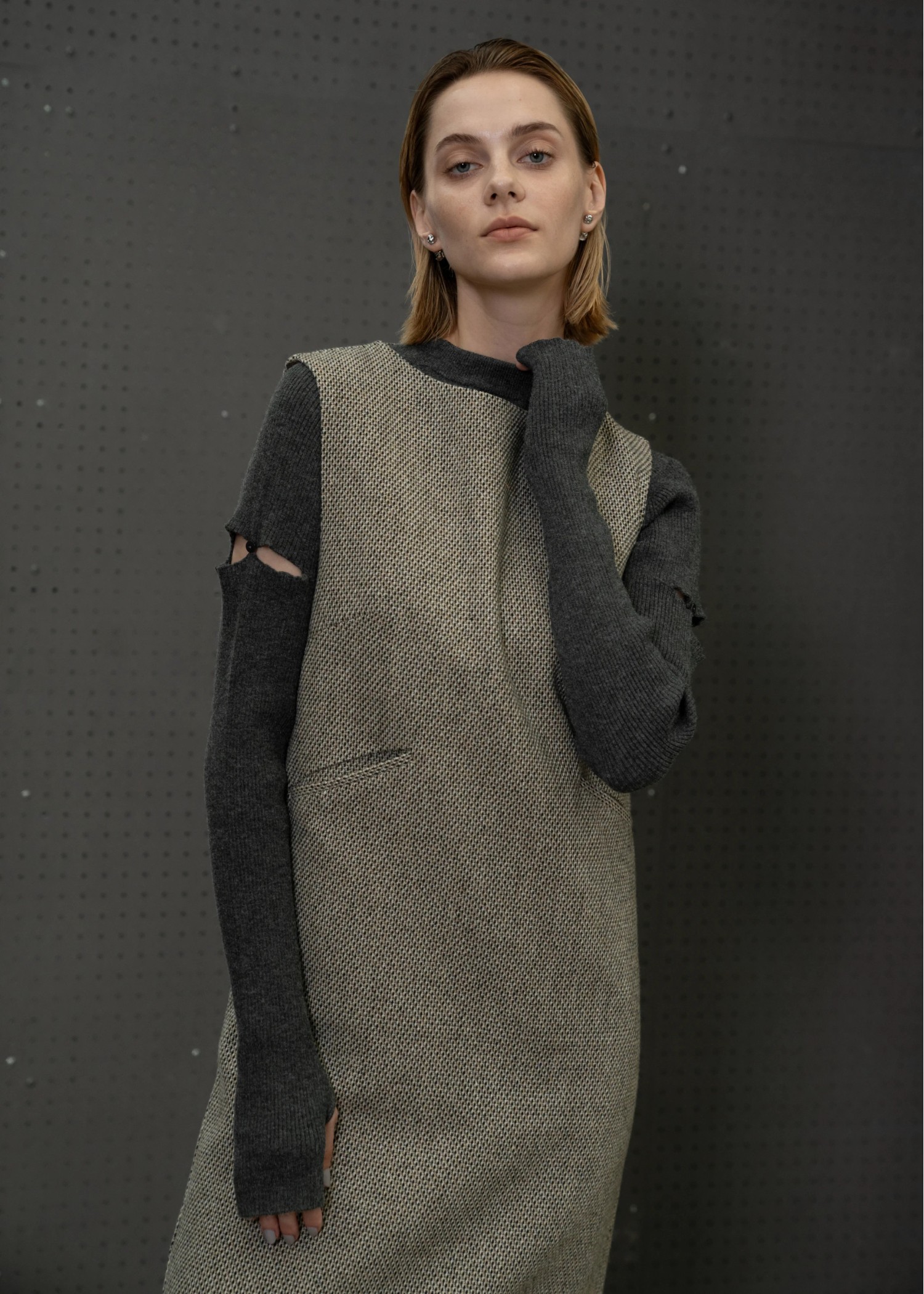 pencil line tweed no sleeve OP