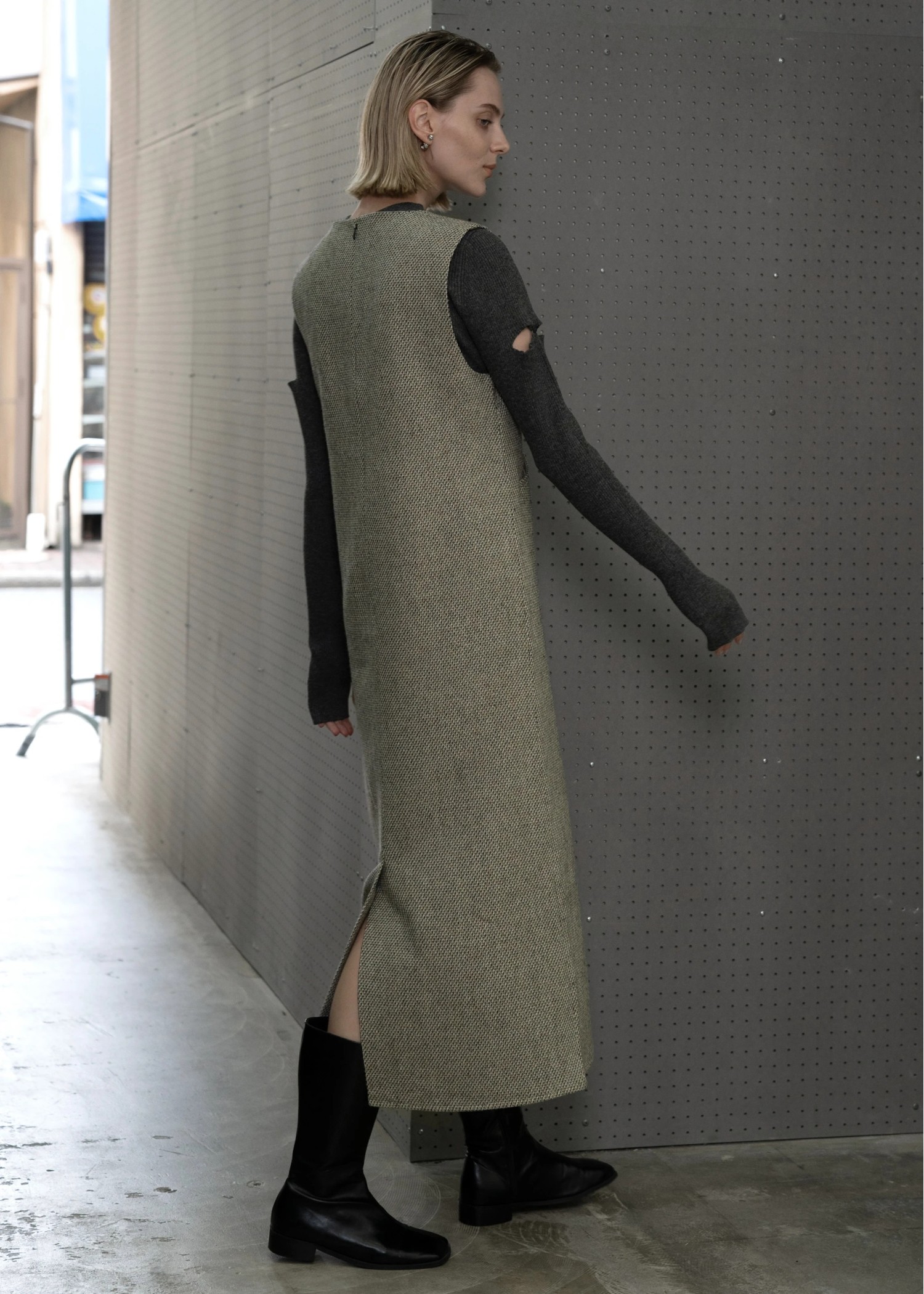 pencil line tweed no sleeve OP