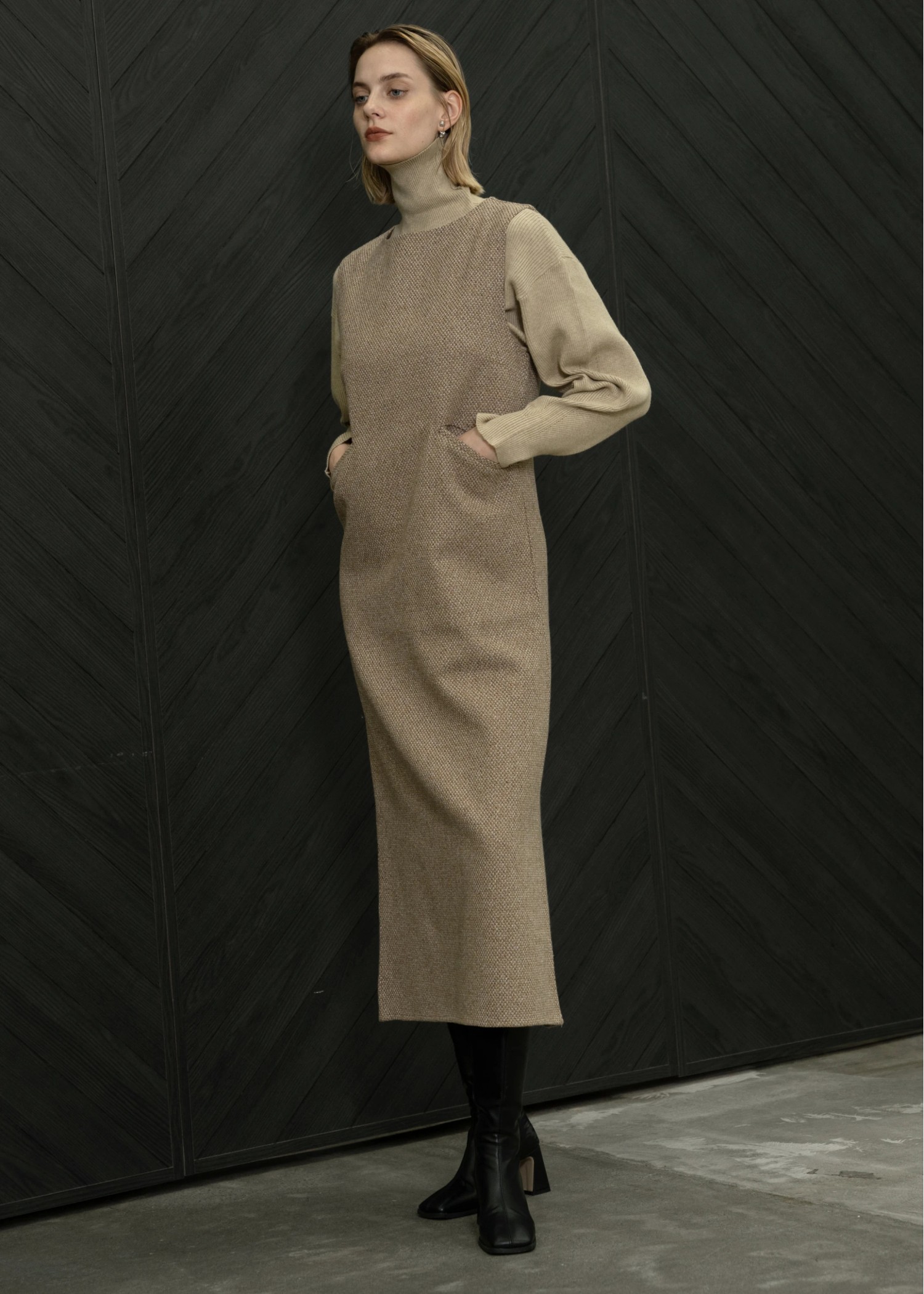 pencil line tweed no sleeve OP