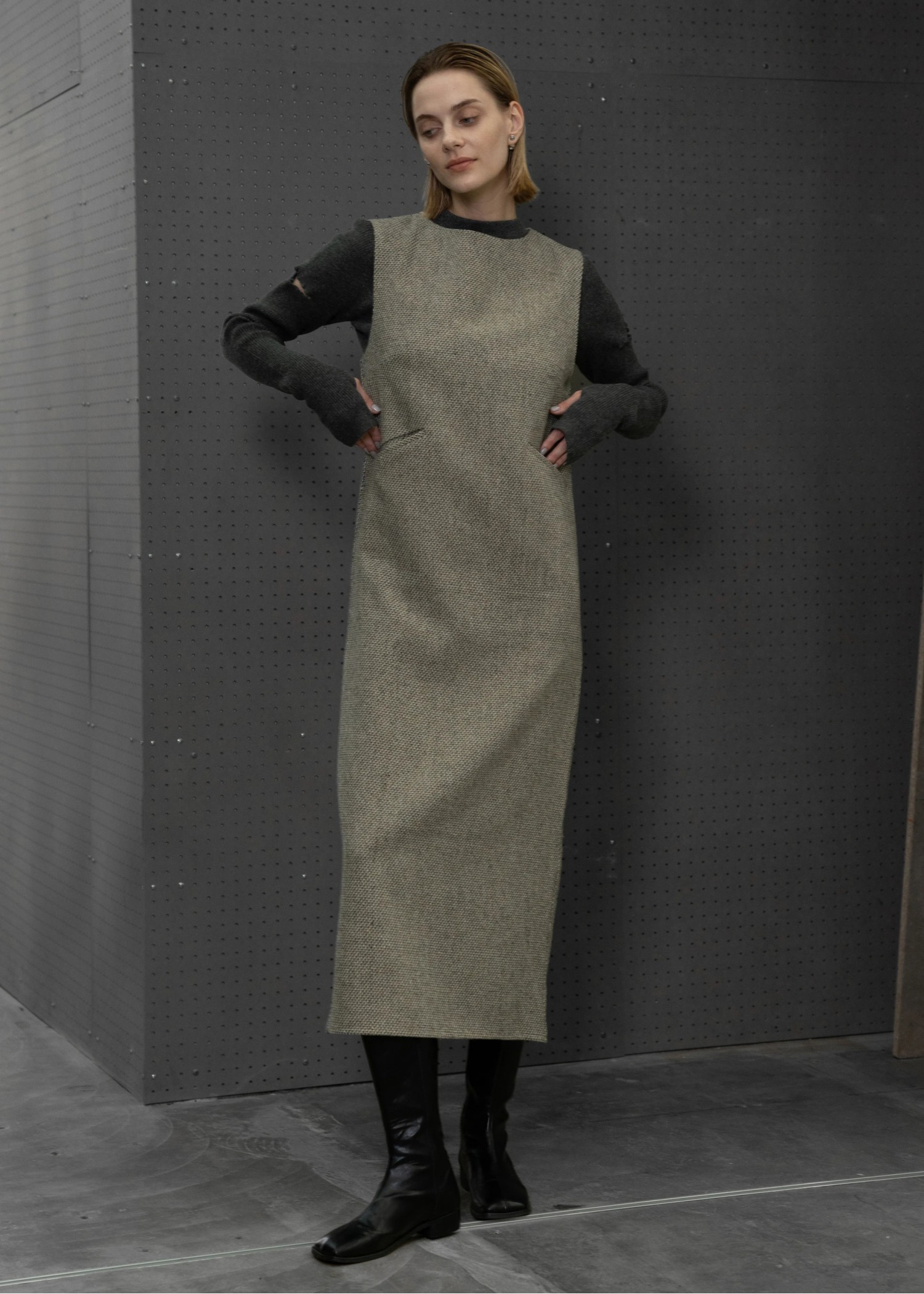 pencil line tweed no sleeve OP