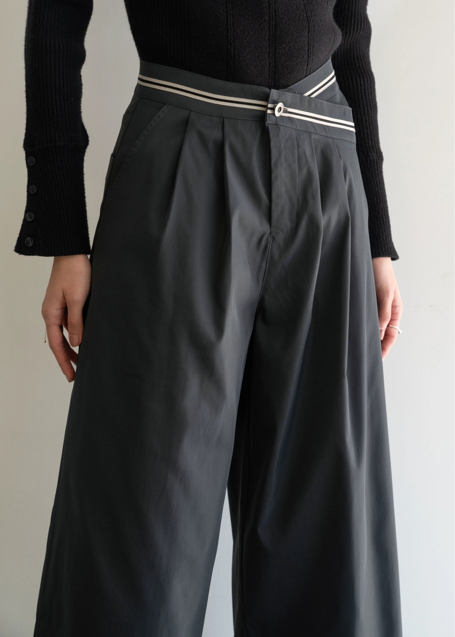 cross belt line tape design chino PT