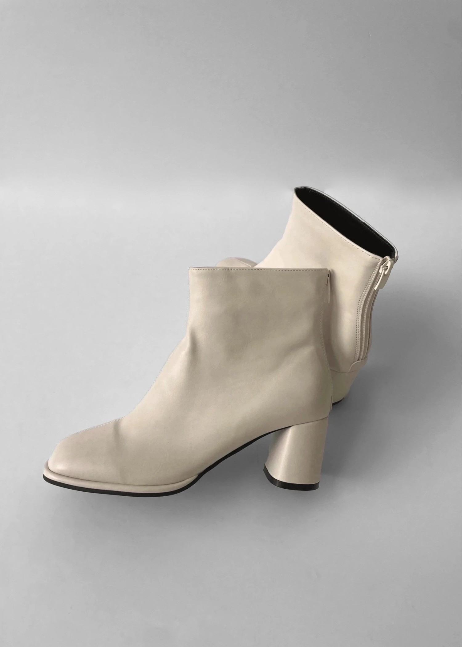 center seam round toe boots