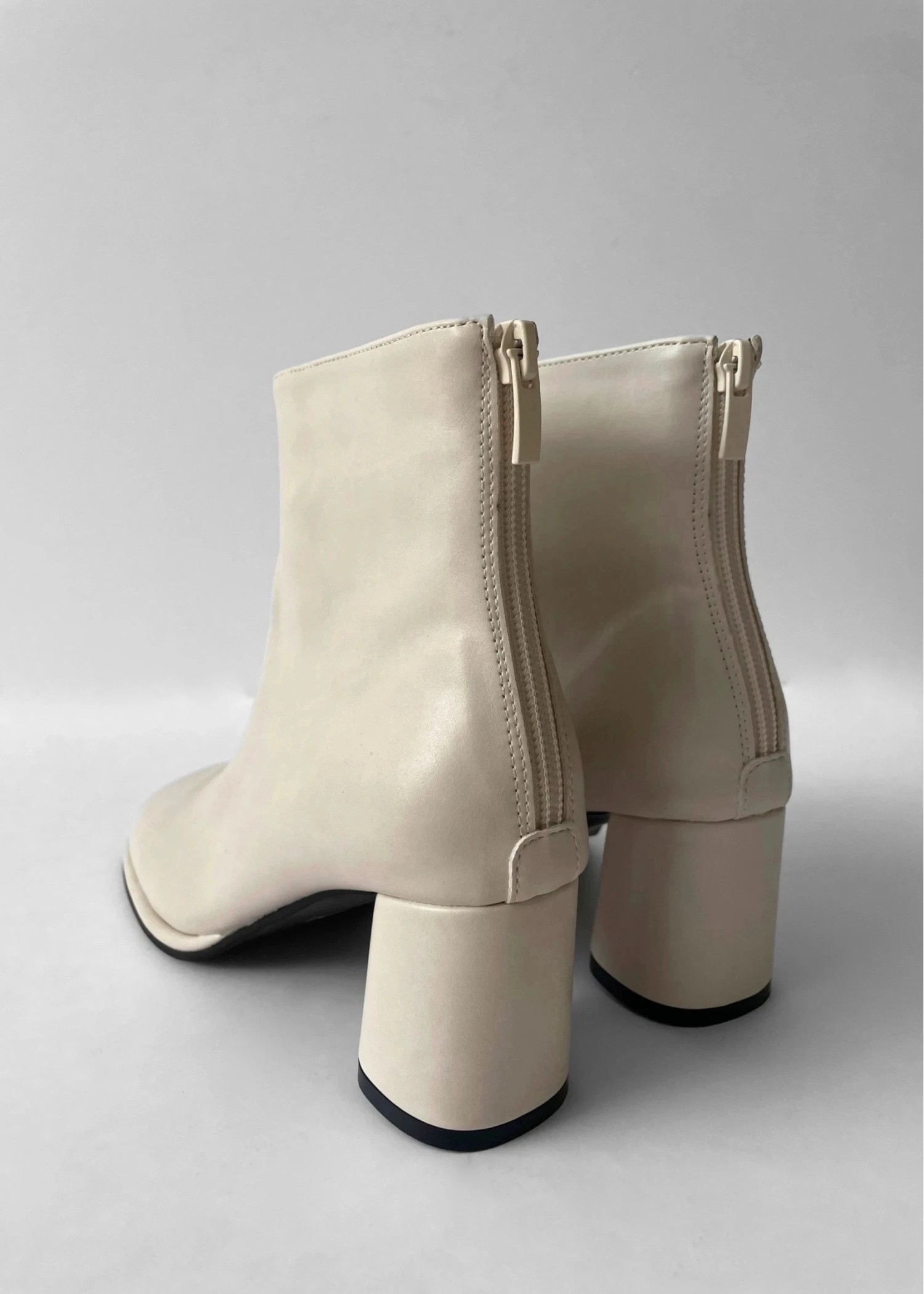 center seam round toe boots