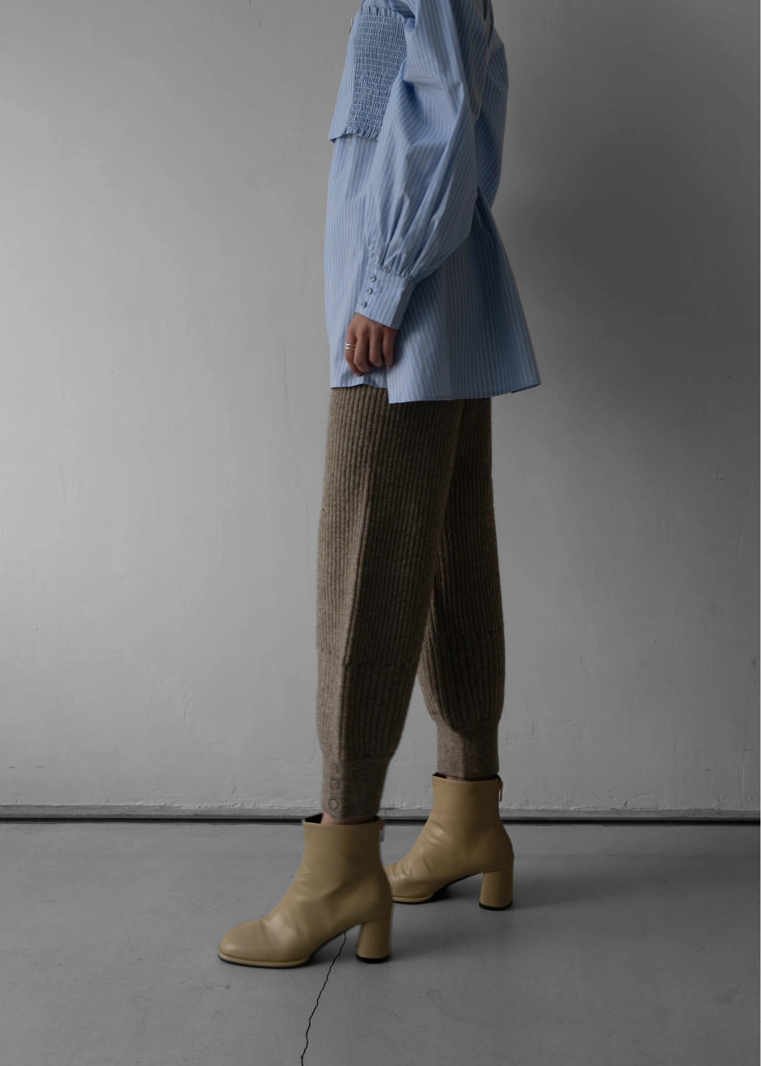 center seam round toe boots