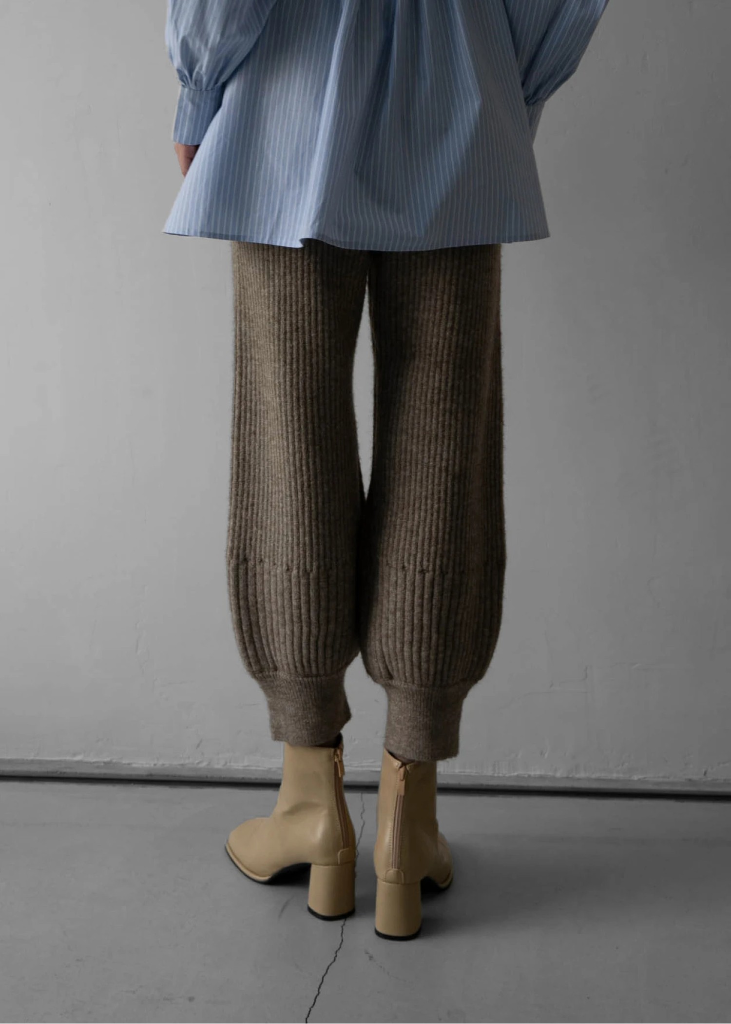 center seam round toe boots