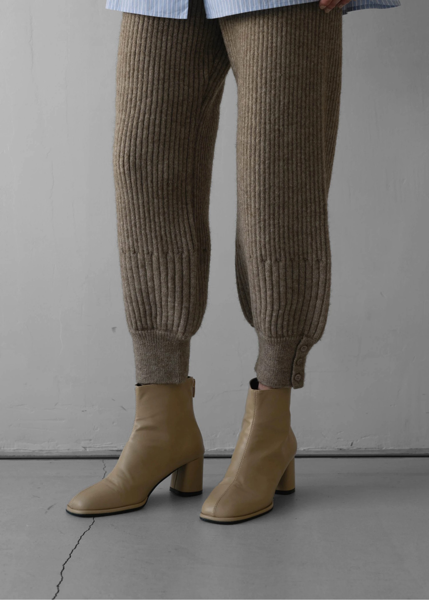 center seam round toe boots